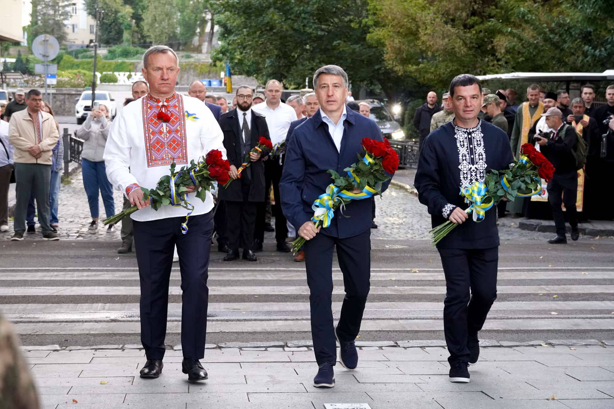 Світанок 35-го Дня Незалежності України в Ужгороді зустріли спільною молитвою