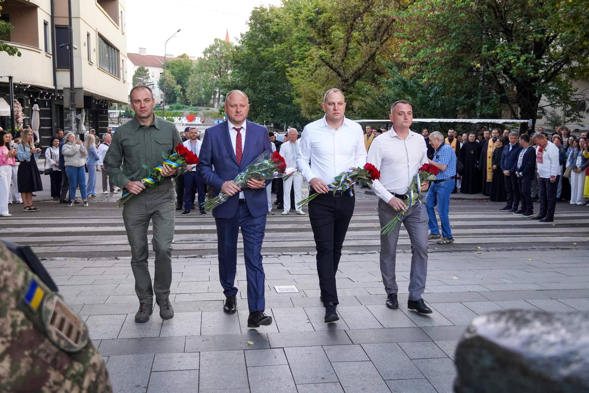 Світанок 35-го Дня Незалежності України в Ужгороді зустріли спільною молитвою