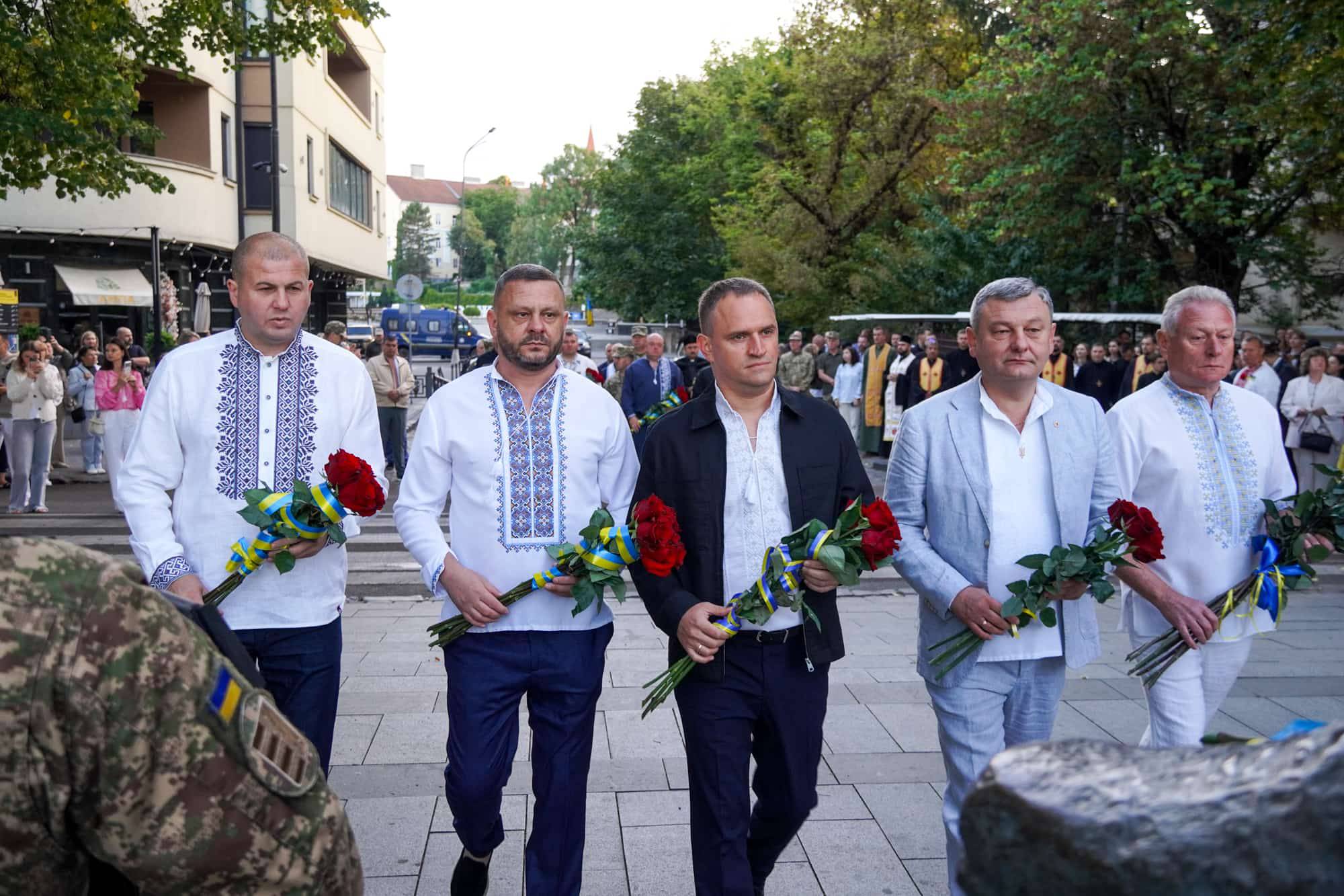 Світанок 35-го Дня Незалежності України в Ужгороді зустріли спільною молитвою