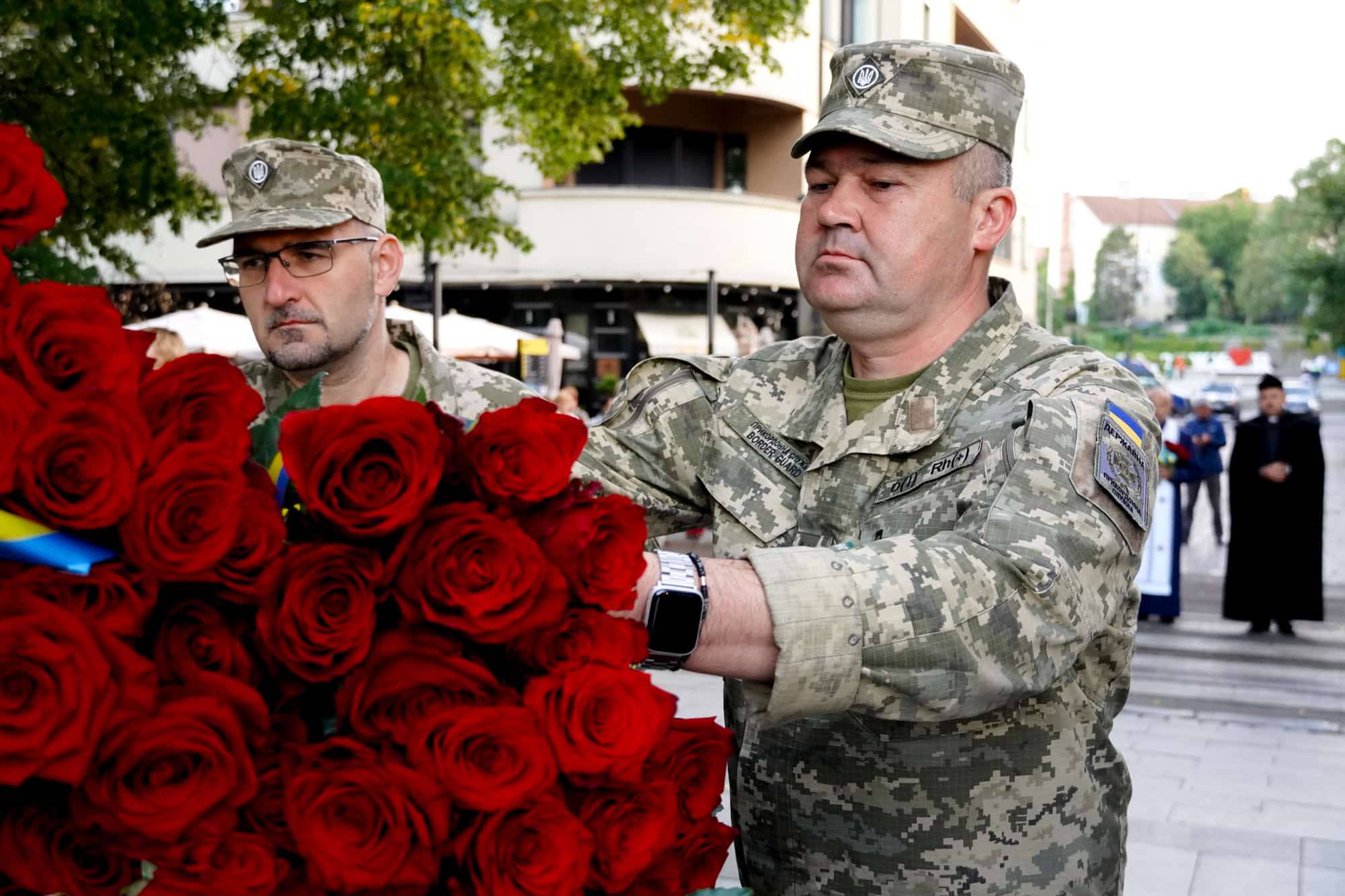 Світанок 35-го Дня Незалежності України в Ужгороді зустріли спільною молитвою