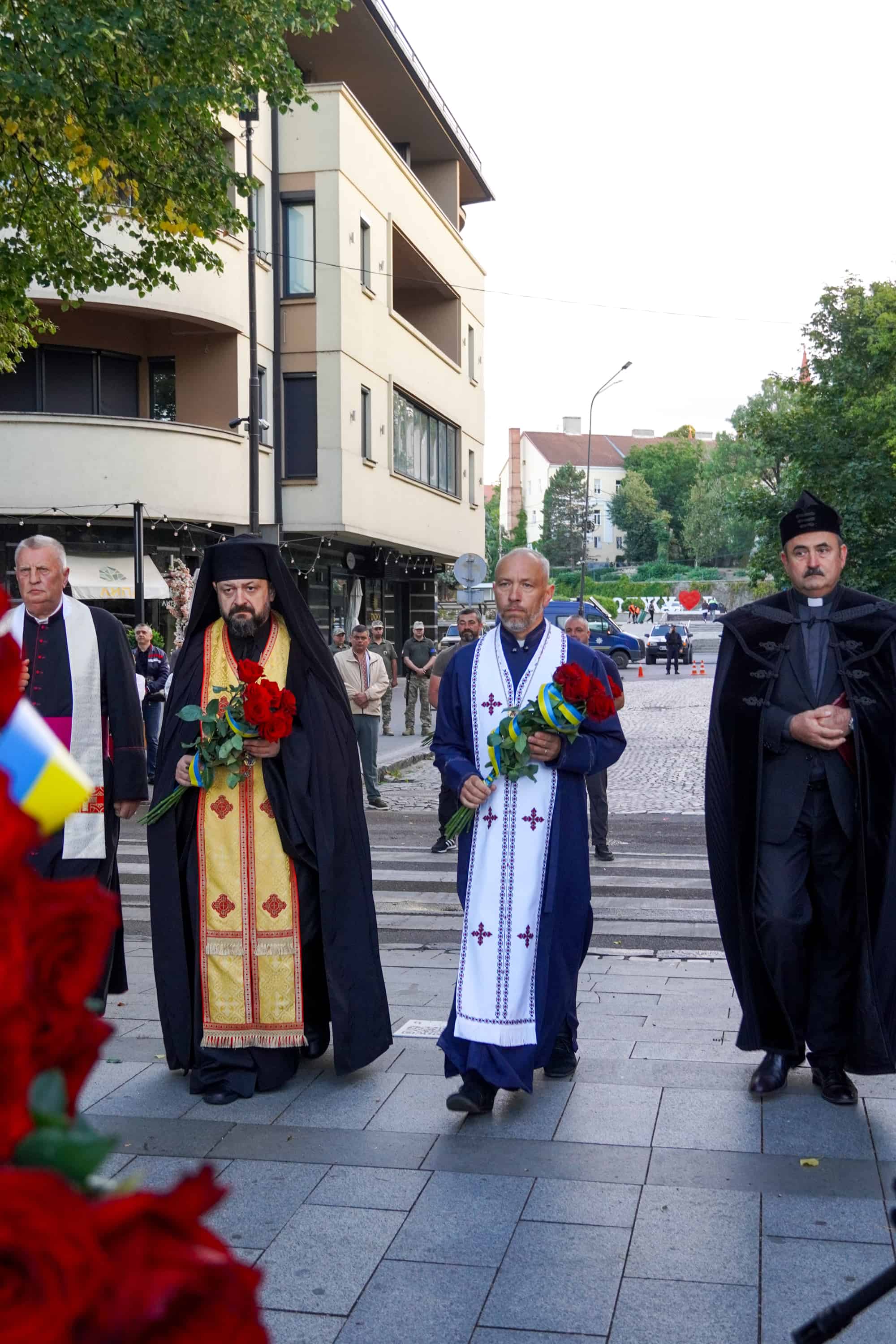 Світанок 35-го Дня Незалежності України в Ужгороді зустріли спільною молитвою