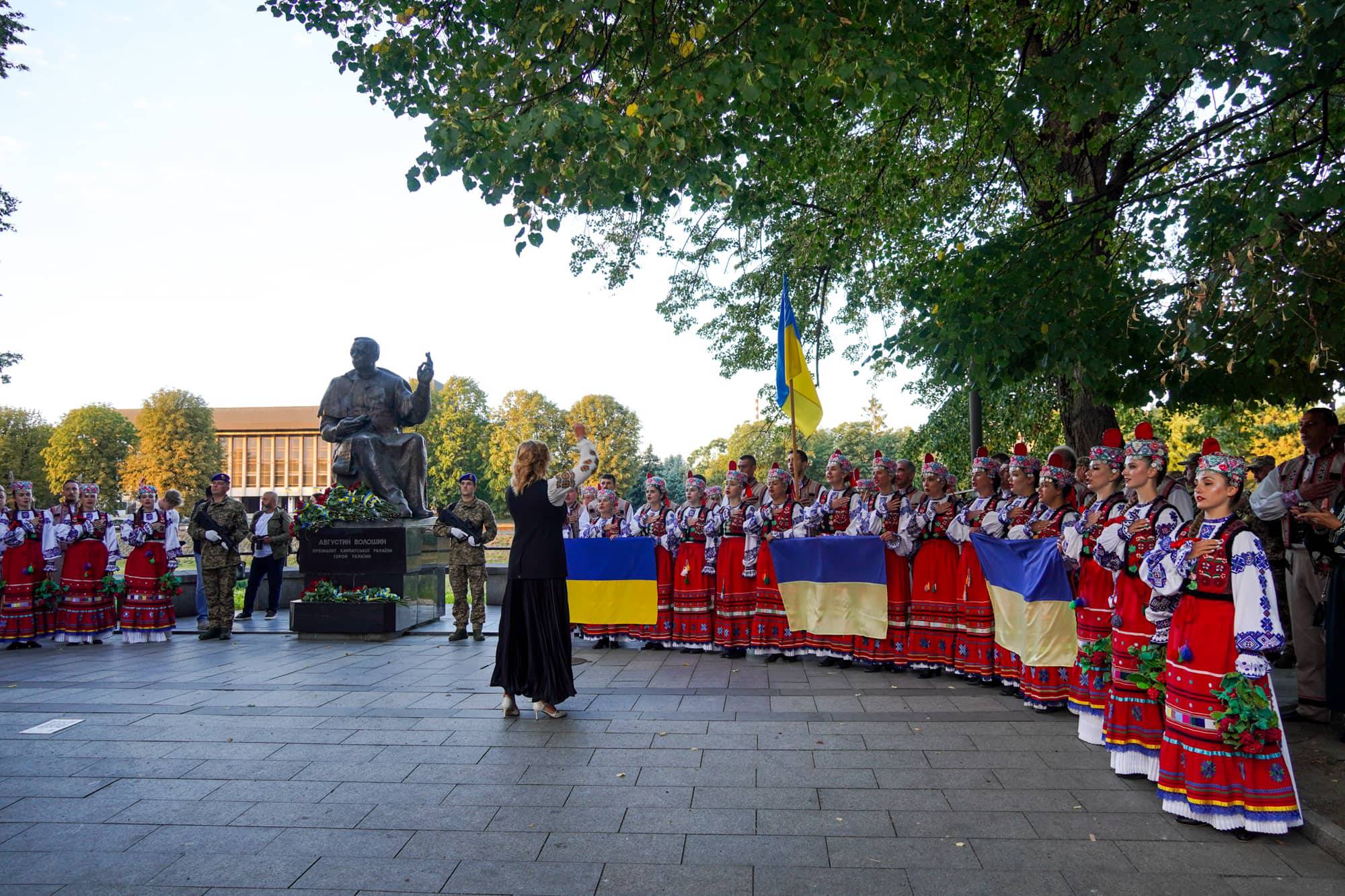 Світанок 35-го Дня Незалежності України в Ужгороді зустріли спільною молитвою
