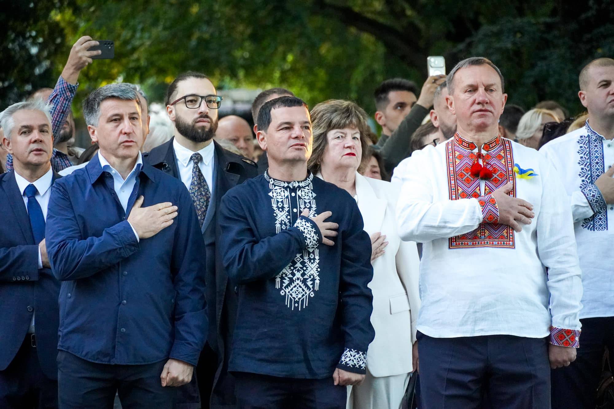 Світанок 35-го Дня Незалежності України в Ужгороді зустріли спільною молитвою