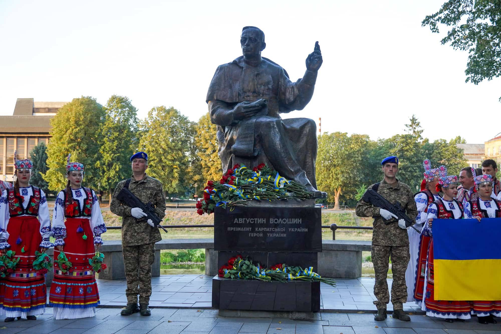Світанок 35-го Дня Незалежності України в Ужгороді зустріли спільною молитвою