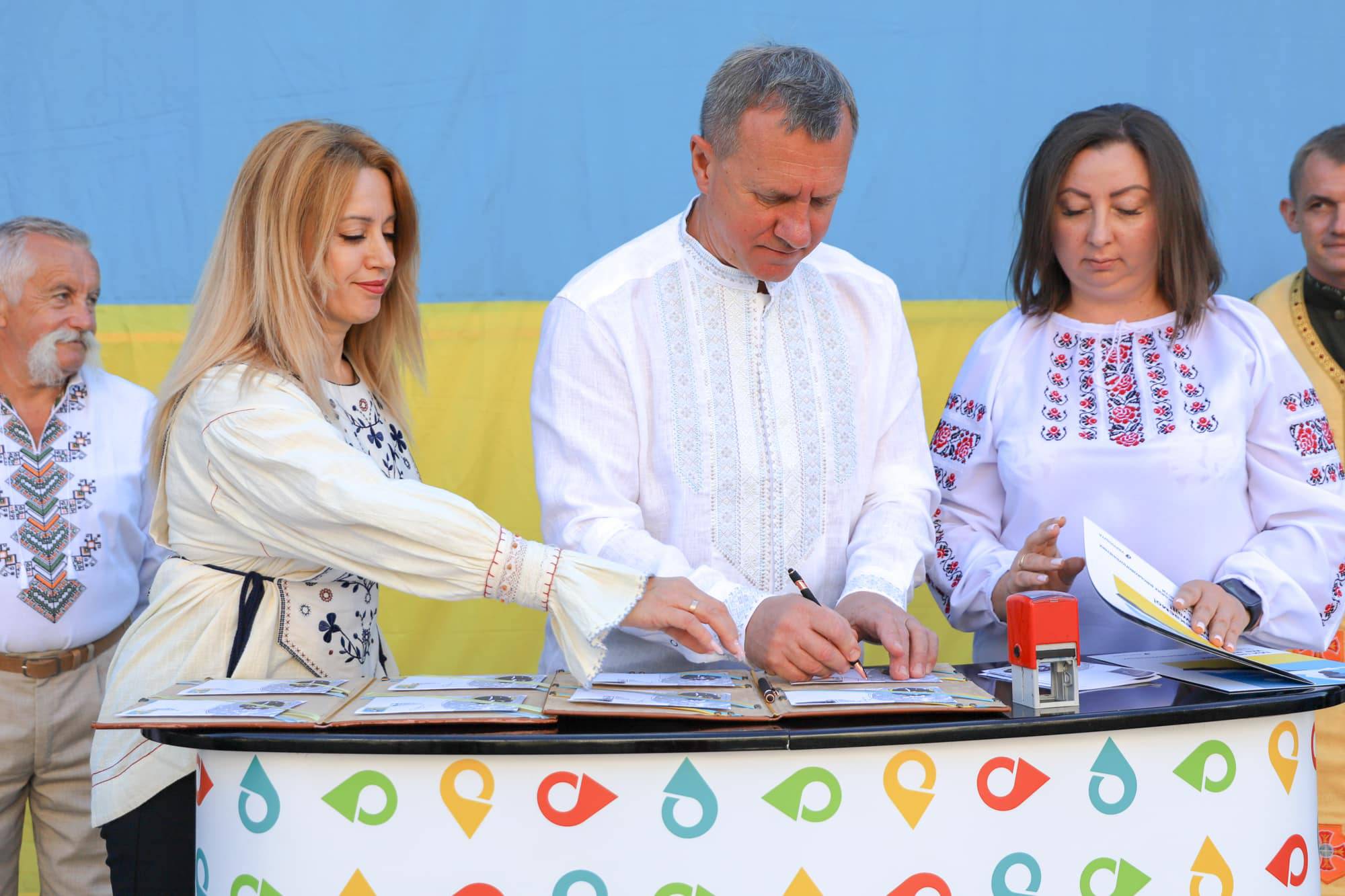 В Ужгороді провели спецпогашення марок «Ми чекаємо!» на підтримку військовополонених і зниклих безвісти