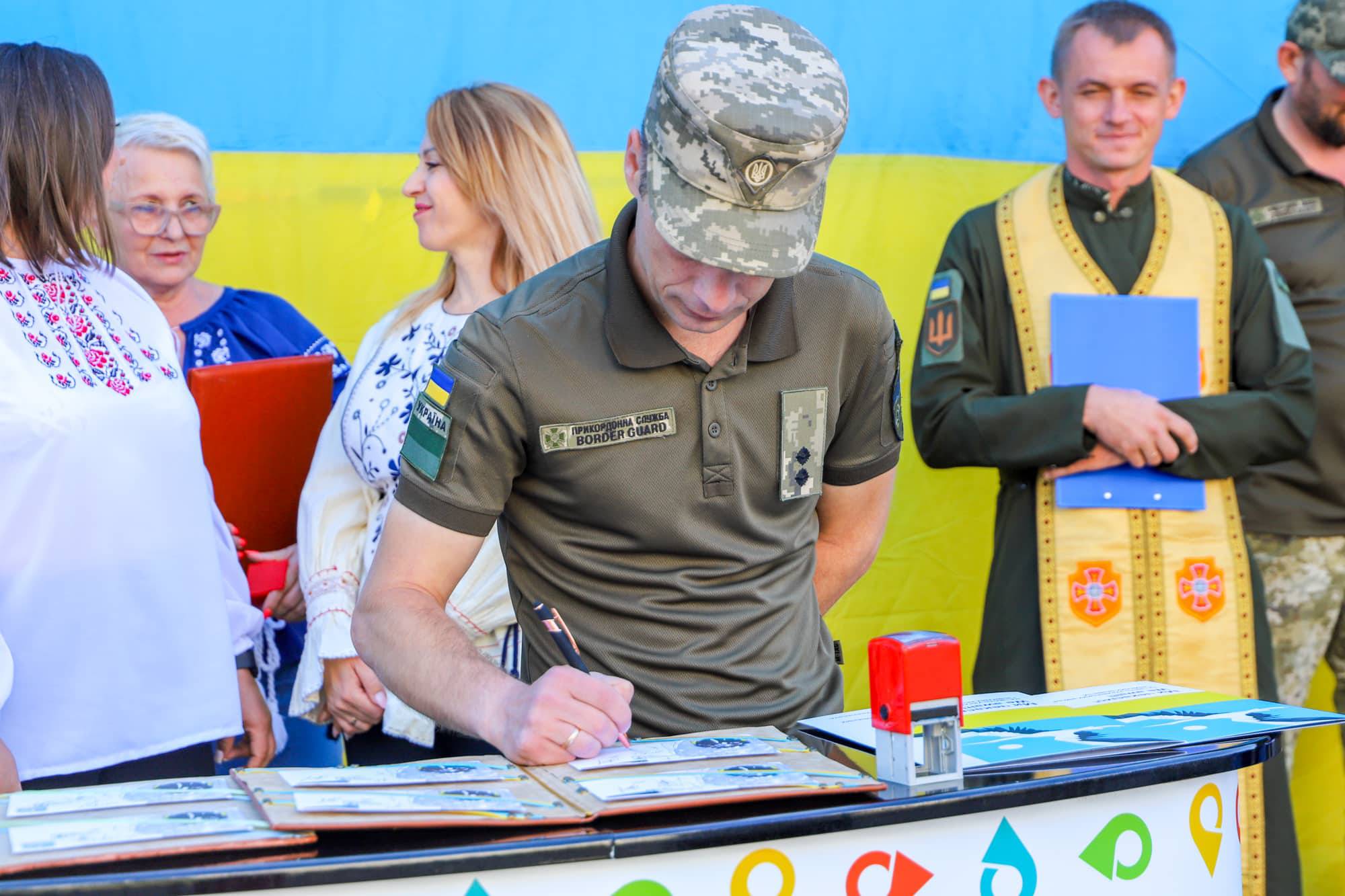 В Ужгороді провели спецпогашення марок «Ми чекаємо!» на підтримку військовополонених і зниклих безвісти