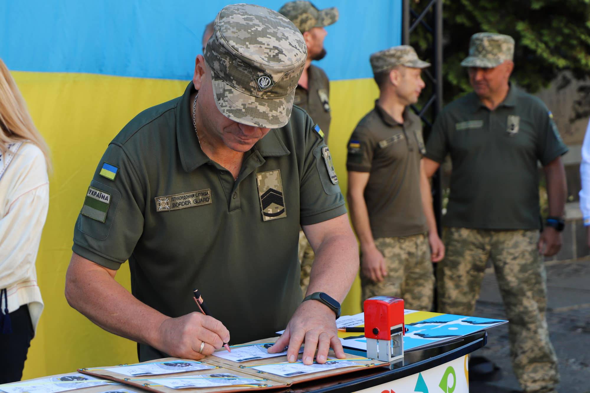 В Ужгороді провели спецпогашення марок «Ми чекаємо!» на підтримку військовополонених і зниклих безвісти