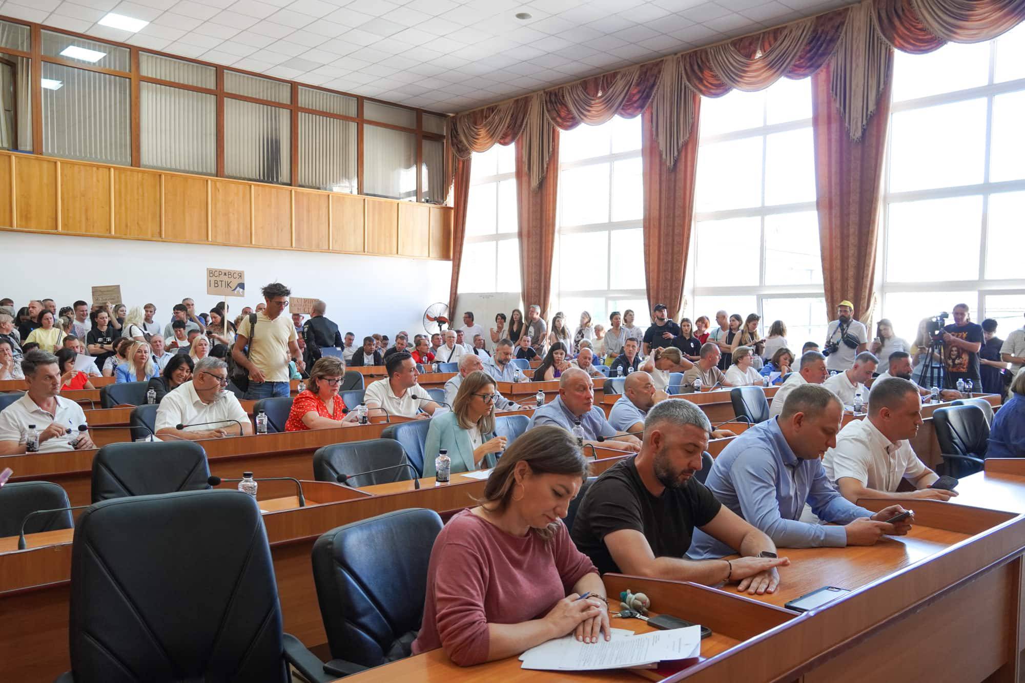 Сесія Ужгородської міської ради: додаткові кошти на оборону, соціальні програми та підтримку містян