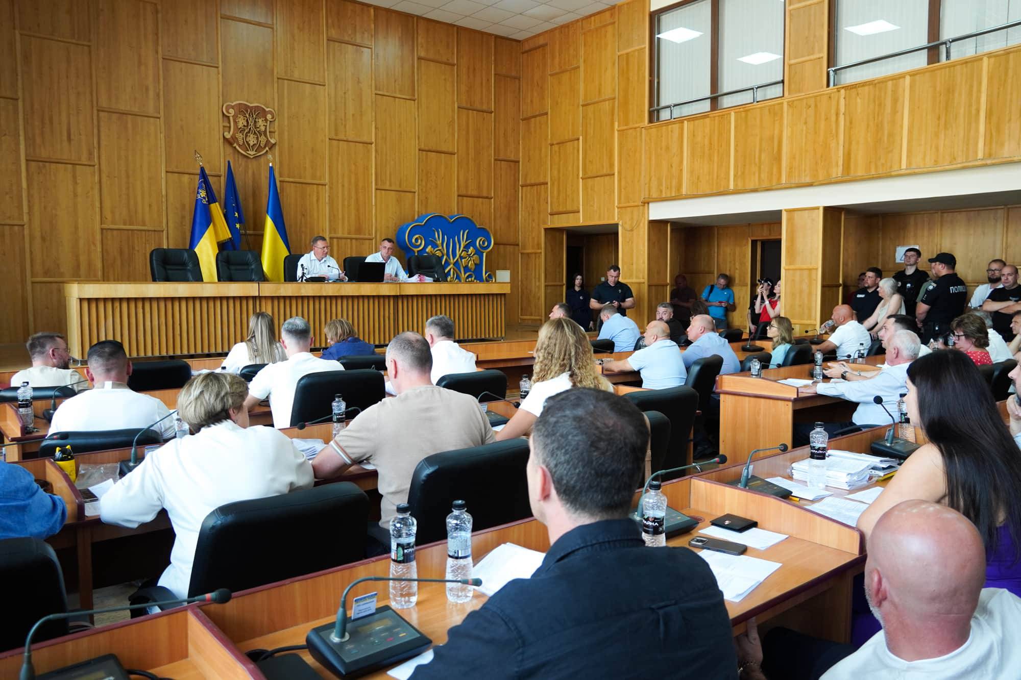 Сесія Ужгородської міської ради: додаткові кошти на оборону, соціальні програми та підтримку містян