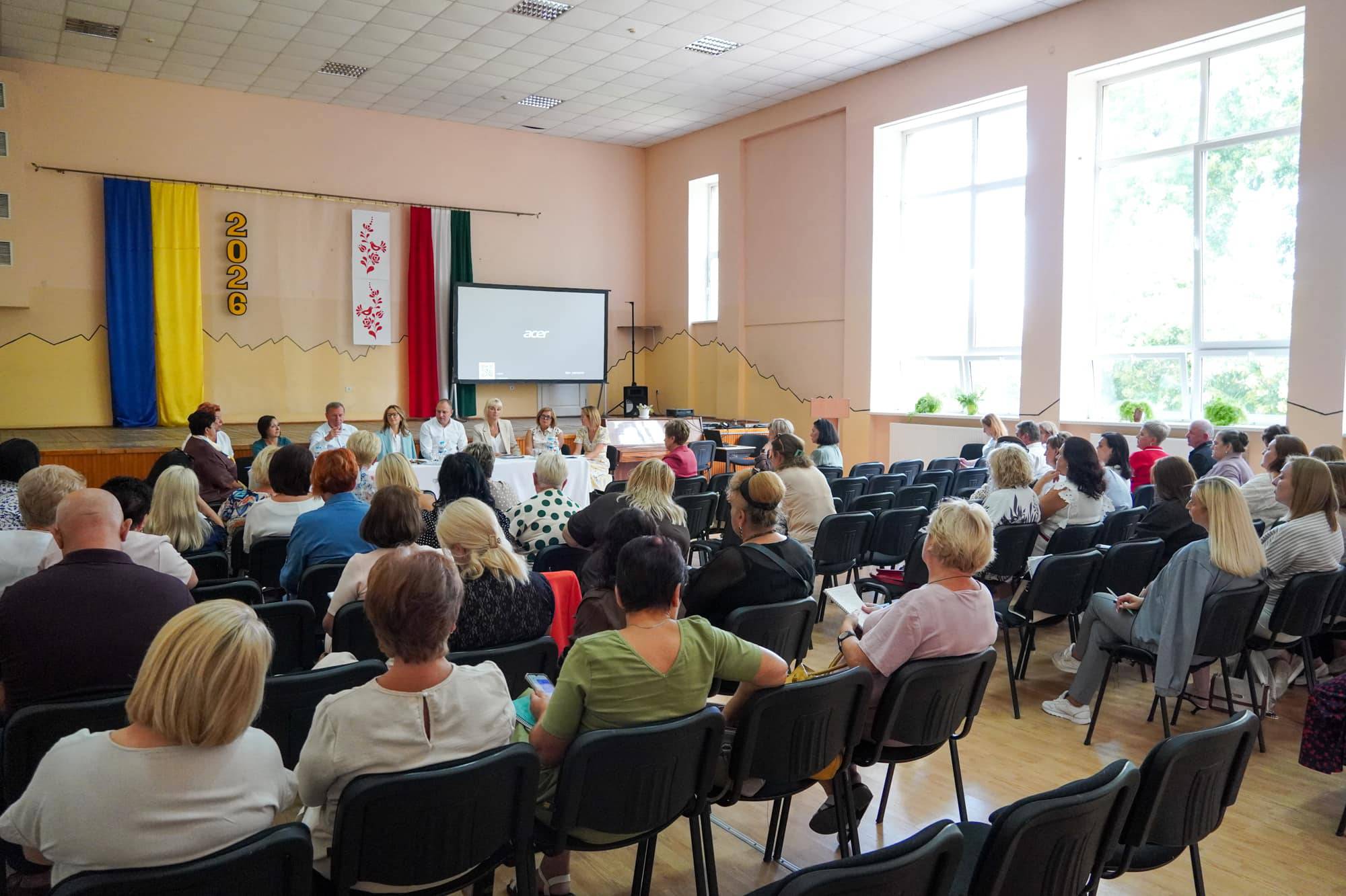 Розвиток ліцеїв, безпечне середовище та безкоштовне харчування: в Ужгороді провели розширену колегію управління освіти
