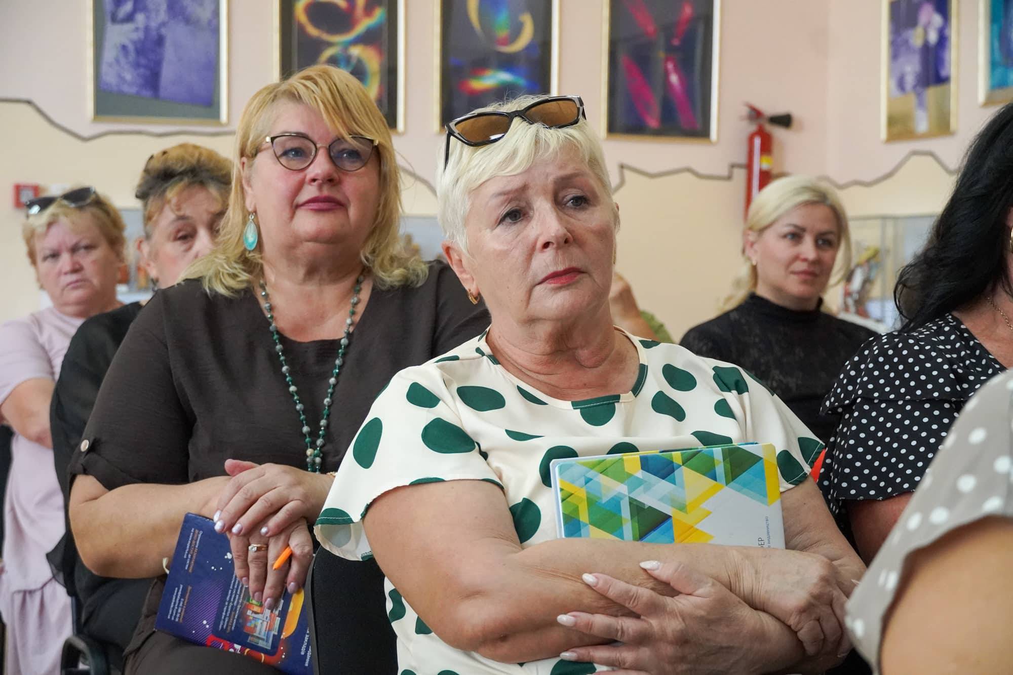 Розвиток ліцеїв, безпечне середовище та безкоштовне харчування: в Ужгороді провели розширену колегію управління освіти