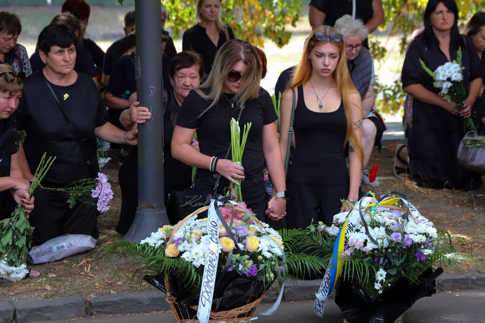 В Ужгороді сьогодні попрощалися із 46-річним захисником України, лейтенантом Сергієм Івановим