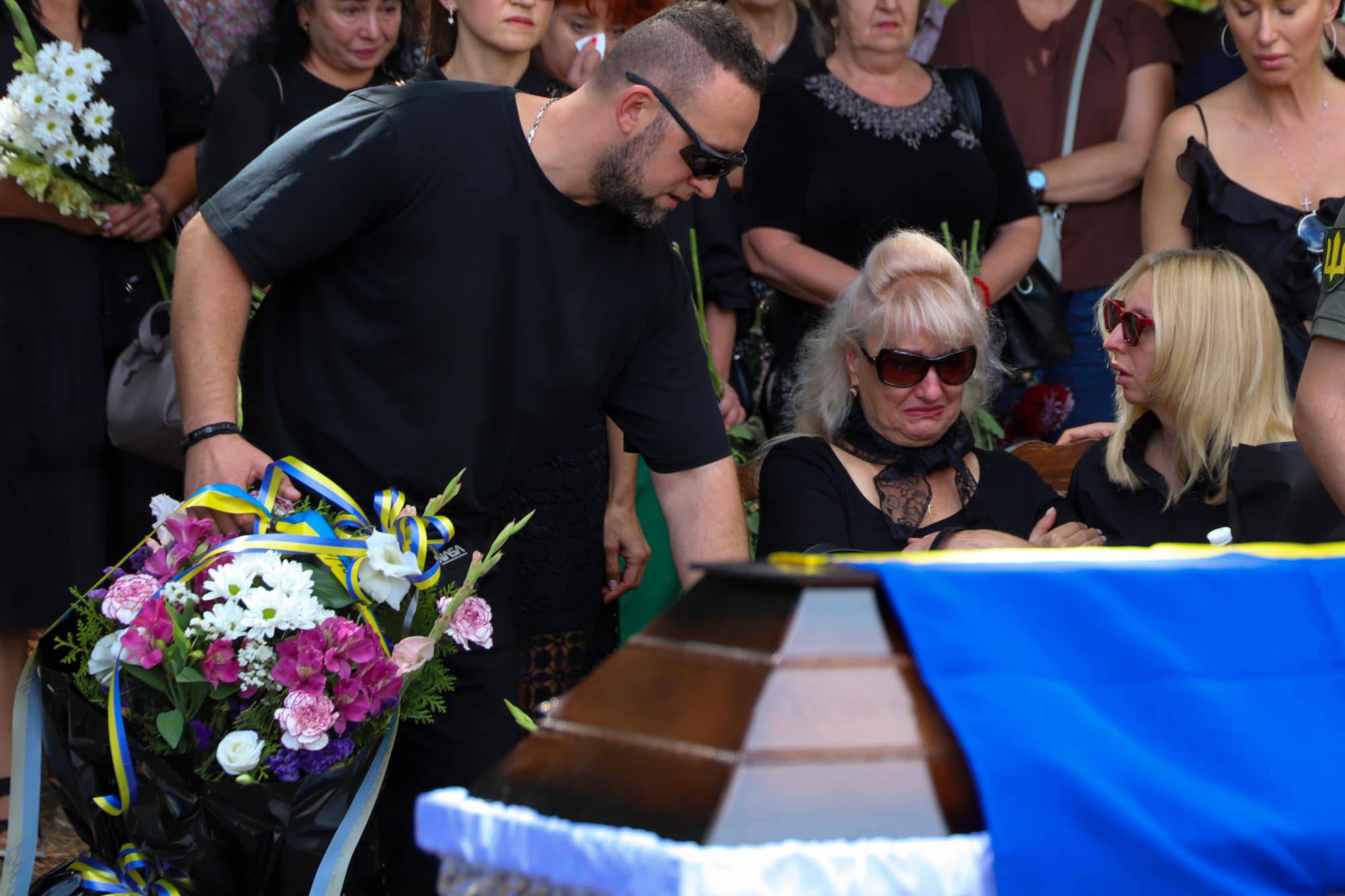 В Ужгороді сьогодні попрощалися із 46-річним захисником України, лейтенантом Сергієм Івановим