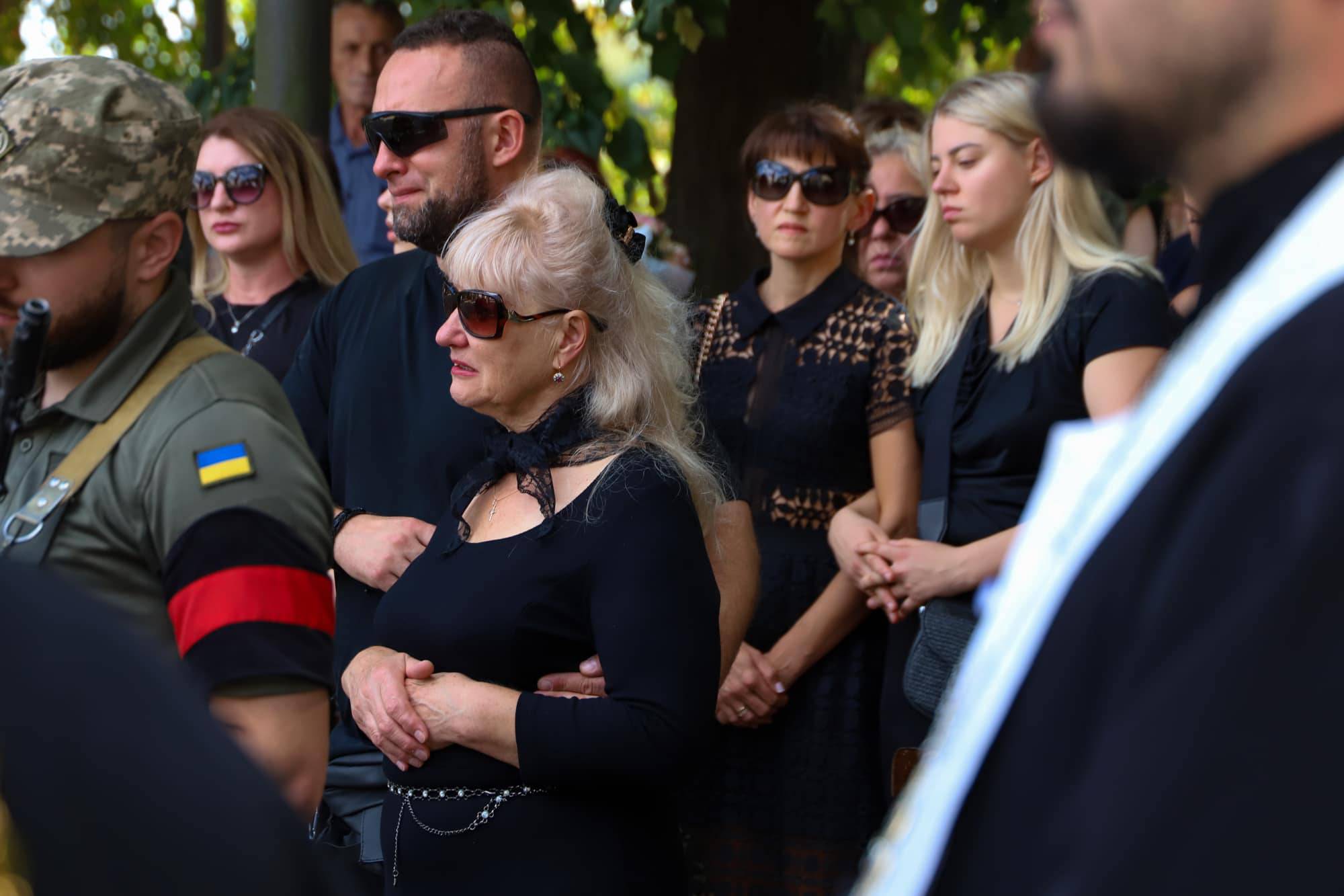 В Ужгороді сьогодні попрощалися із 46-річним захисником України, лейтенантом Сергієм Івановим