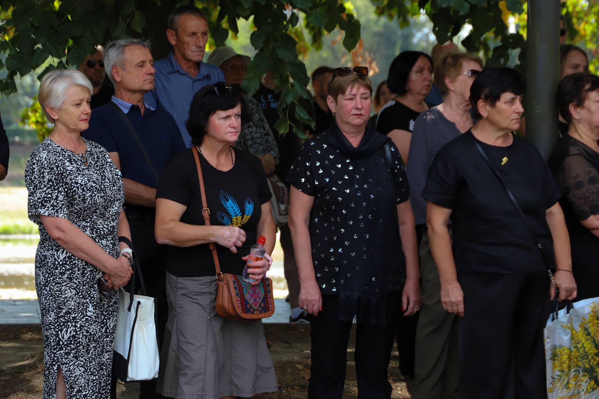 В Ужгороді сьогодні попрощалися із 46-річним захисником України, лейтенантом Сергієм Івановим