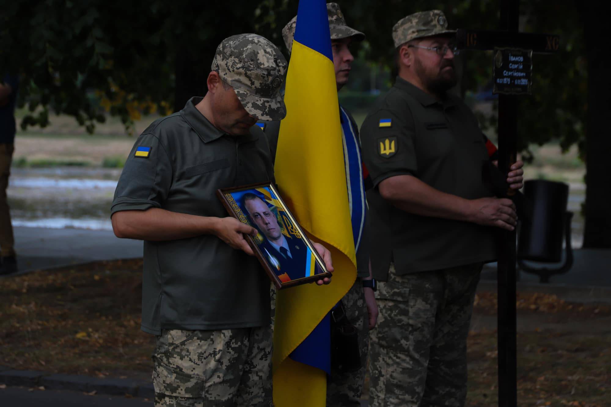 В Ужгороді сьогодні попрощалися із 46-річним захисником України, лейтенантом Сергієм Івановим