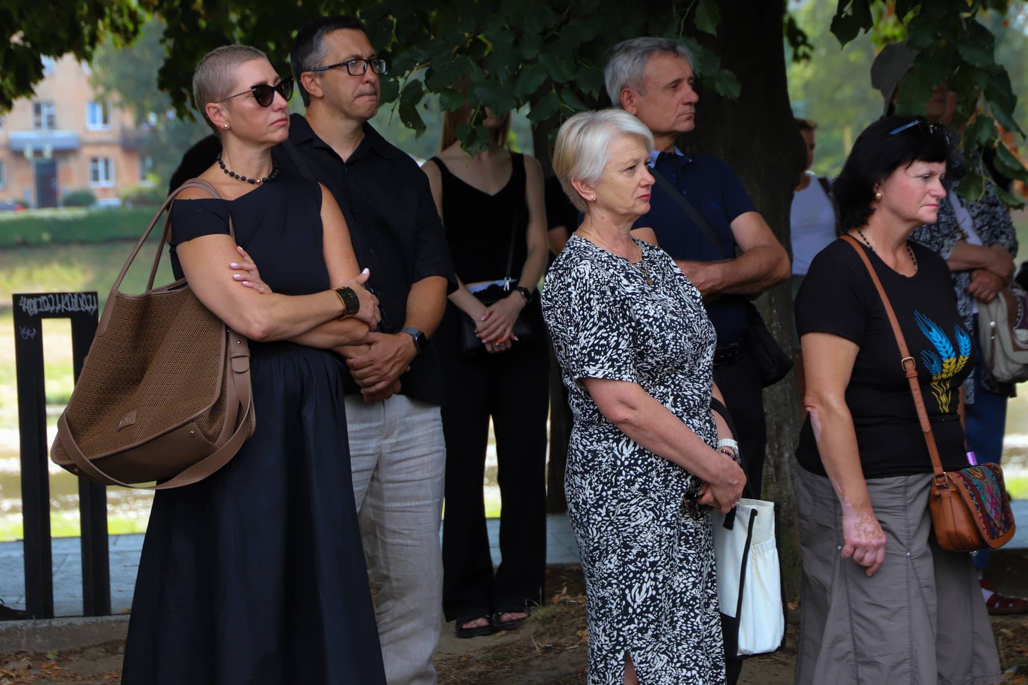 В Ужгороді сьогодні попрощалися із 46-річним захисником України, лейтенантом Сергієм Івановим