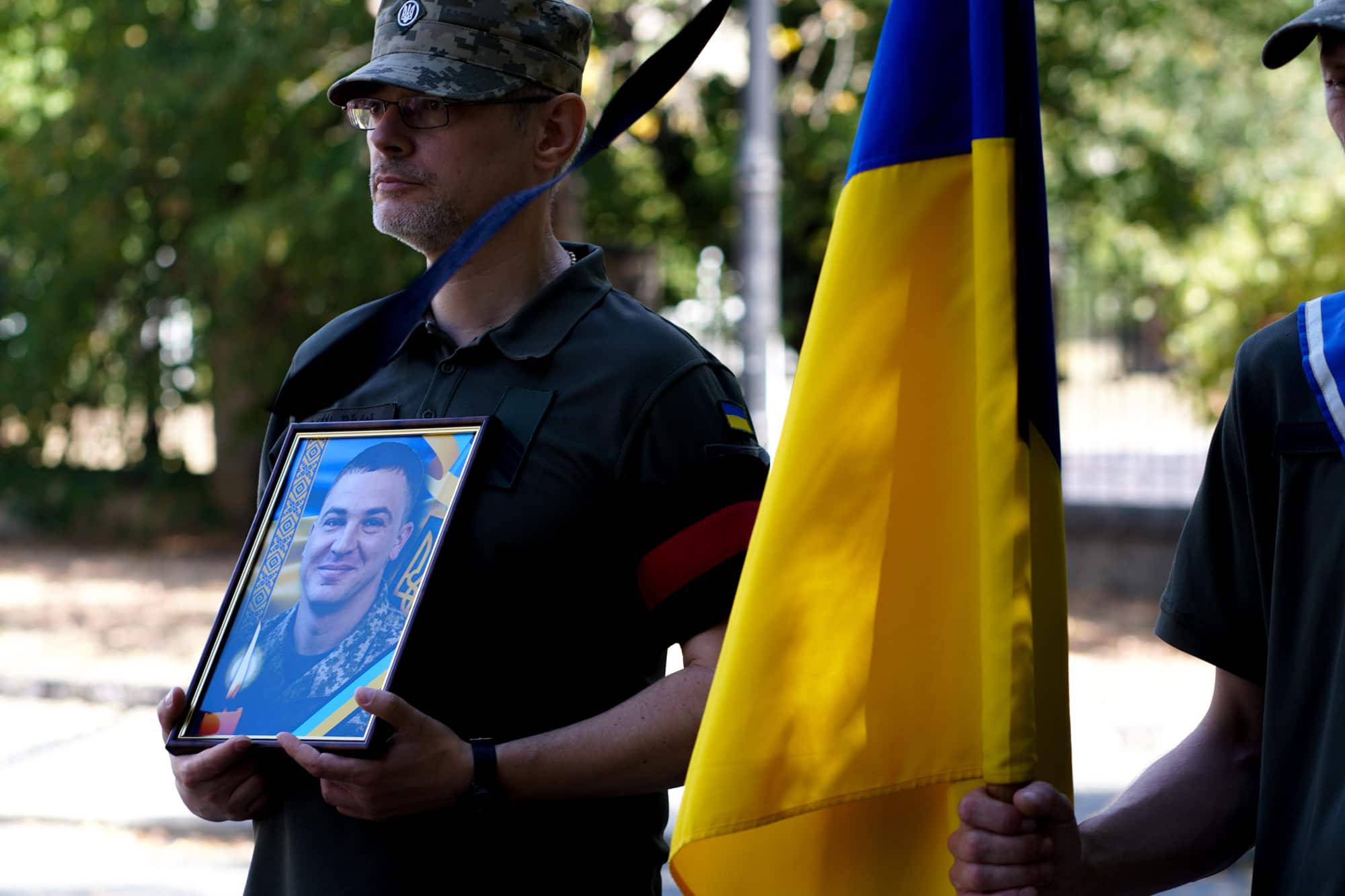 В Ужгороді попрощалися із полеглим 35-річним захисником України – солдатом Сергієм Москалевичем