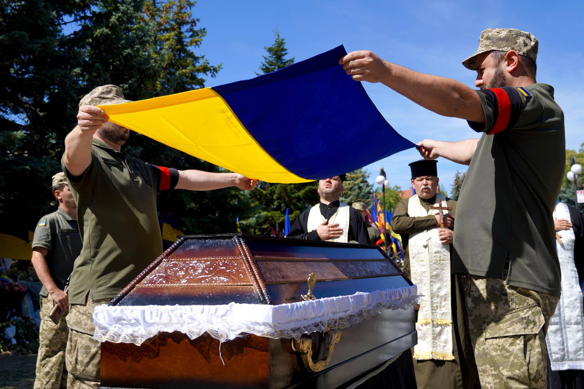 В Ужгороді попрощалися із полеглим 35-річним захисником України – солдатом Сергієм Москалевичем