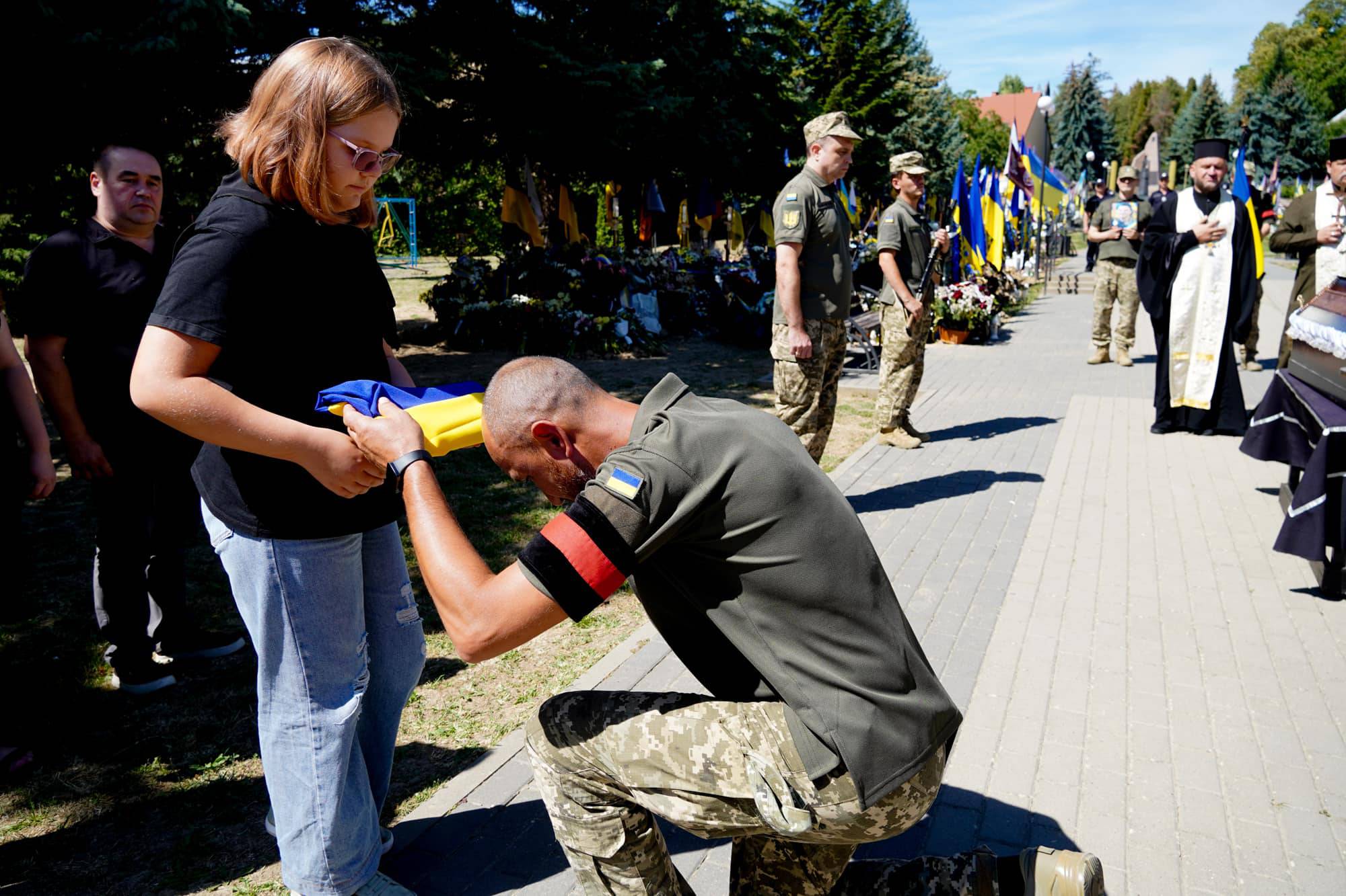 В Ужгороді попрощалися із полеглим 35-річним захисником України – солдатом Сергієм Москалевичем