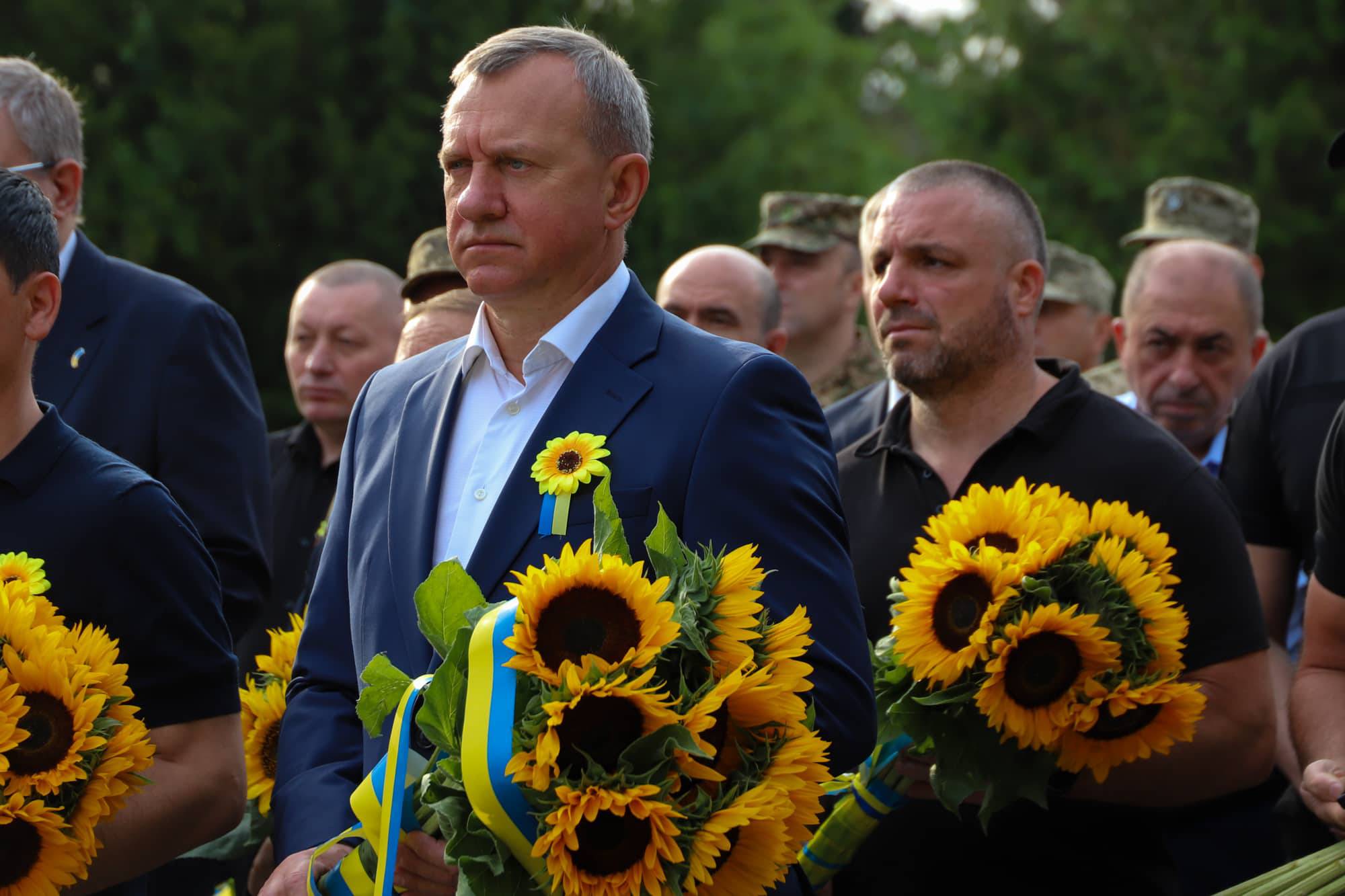 Пам’ятаємо тих, хто віддав життя за Україну – сьогодні Ужгород разом із усією Україною вшановує полеглих захисників