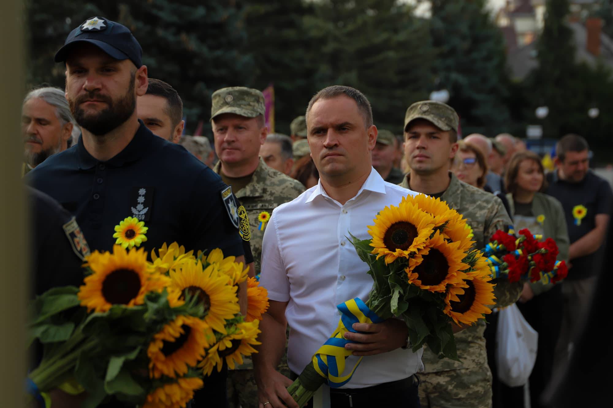 Пам’ятаємо тих, хто віддав життя за Україну – сьогодні Ужгород разом із усією Україною вшановує полеглих захисників