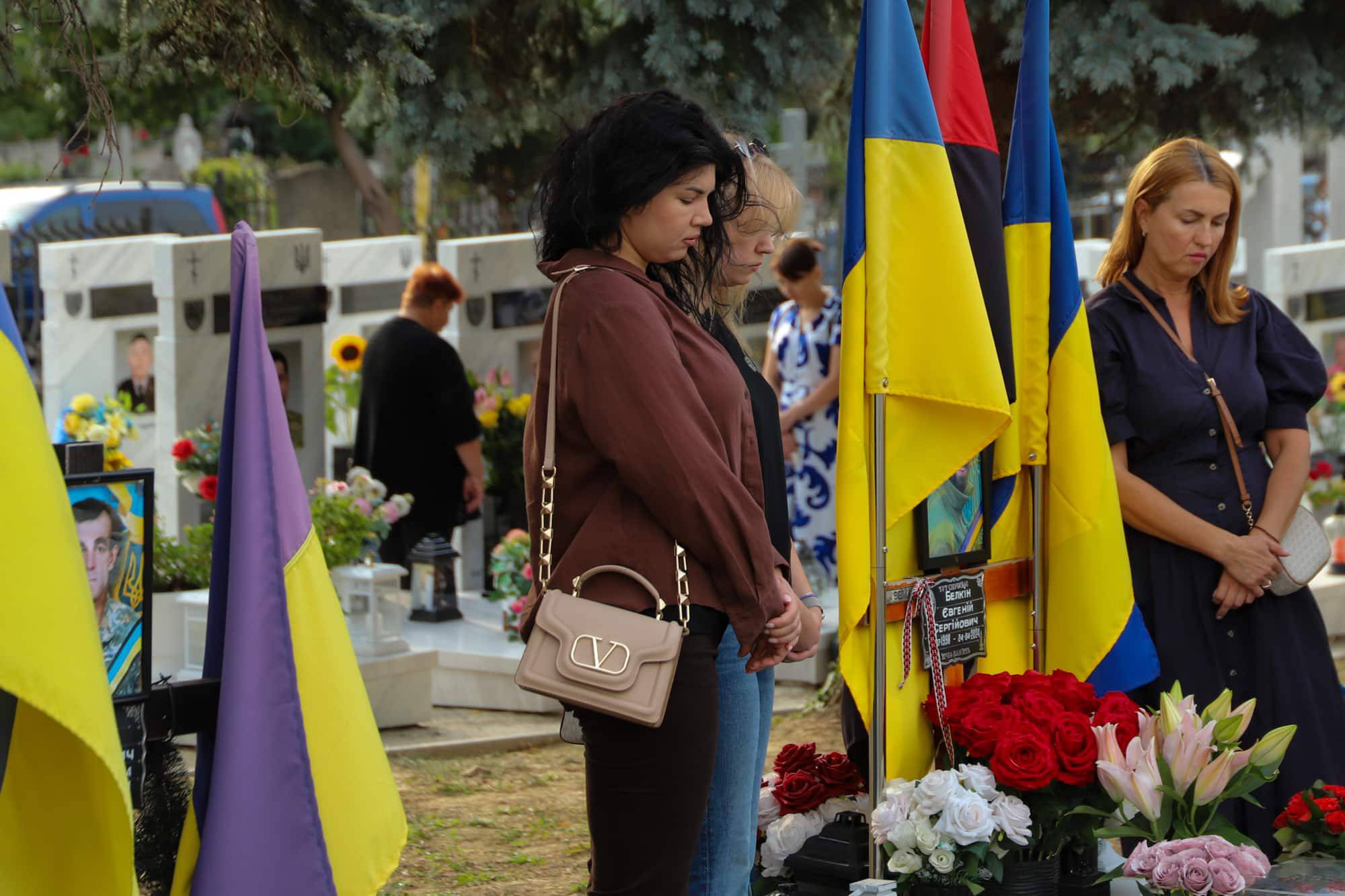 Пам’ятаємо тих, хто віддав життя за Україну – сьогодні Ужгород разом із усією Україною вшановує полеглих захисників