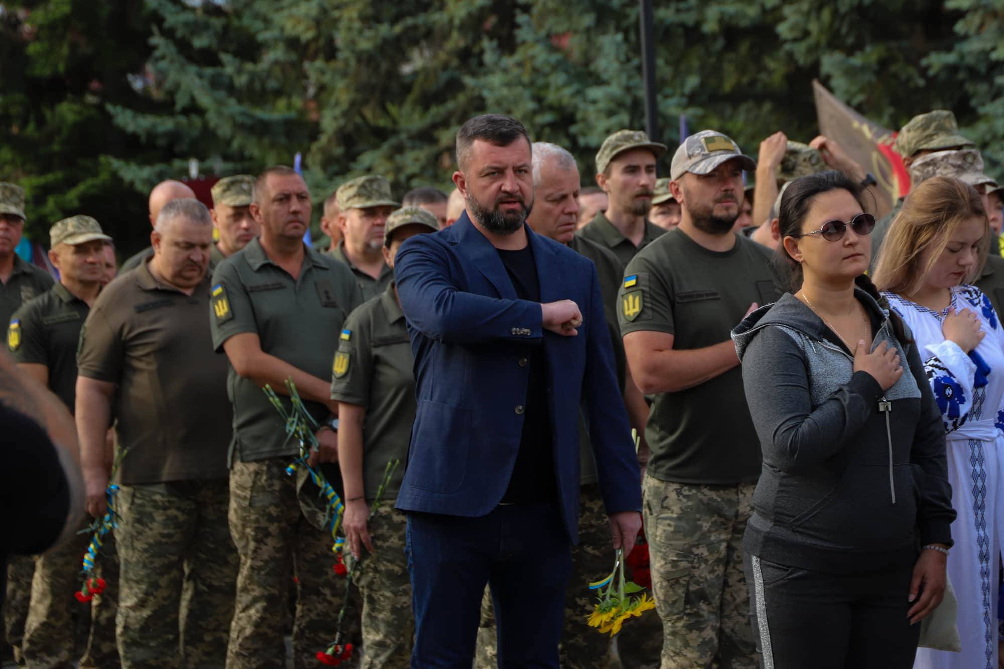 Пам’ятаємо тих, хто віддав життя за Україну – сьогодні Ужгород разом із усією Україною вшановує полеглих захисників
