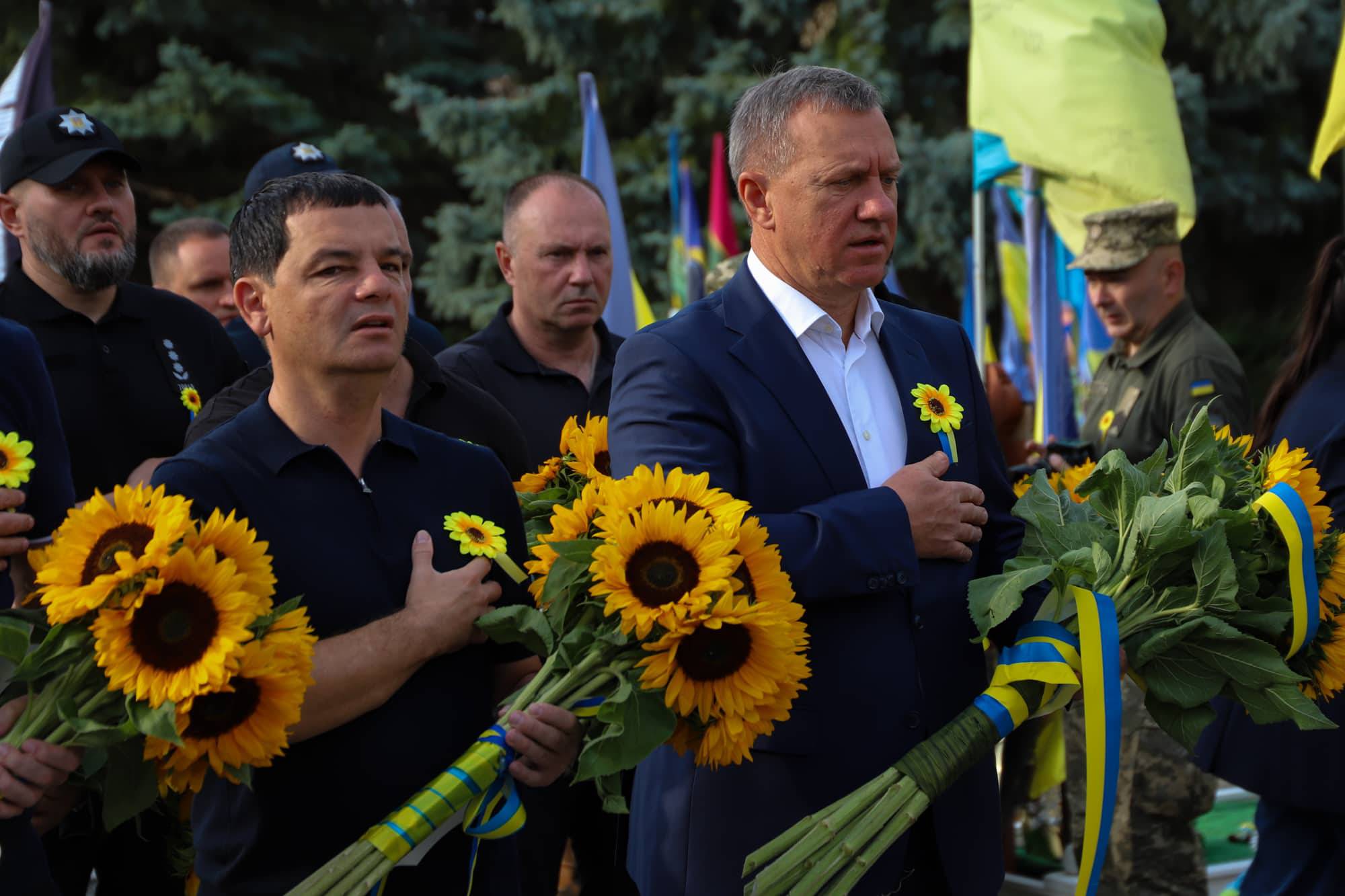 Пам’ятаємо тих, хто віддав життя за Україну – сьогодні Ужгород разом із усією Україною вшановує полеглих захисників