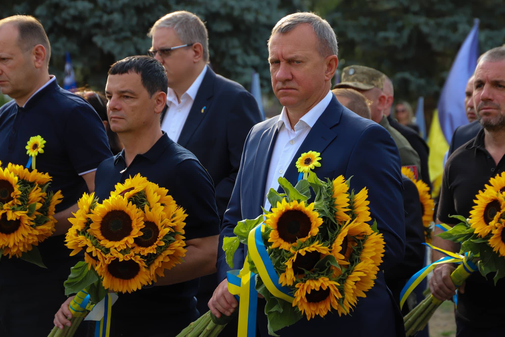 Пам’ятаємо тих, хто віддав життя за Україну – сьогодні Ужгород разом із усією Україною вшановує полеглих захисників