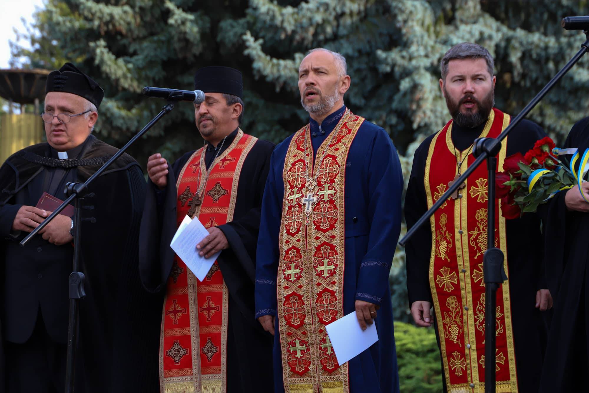 Пам’ятаємо тих, хто віддав життя за Україну – сьогодні Ужгород разом із усією Україною вшановує полеглих захисників