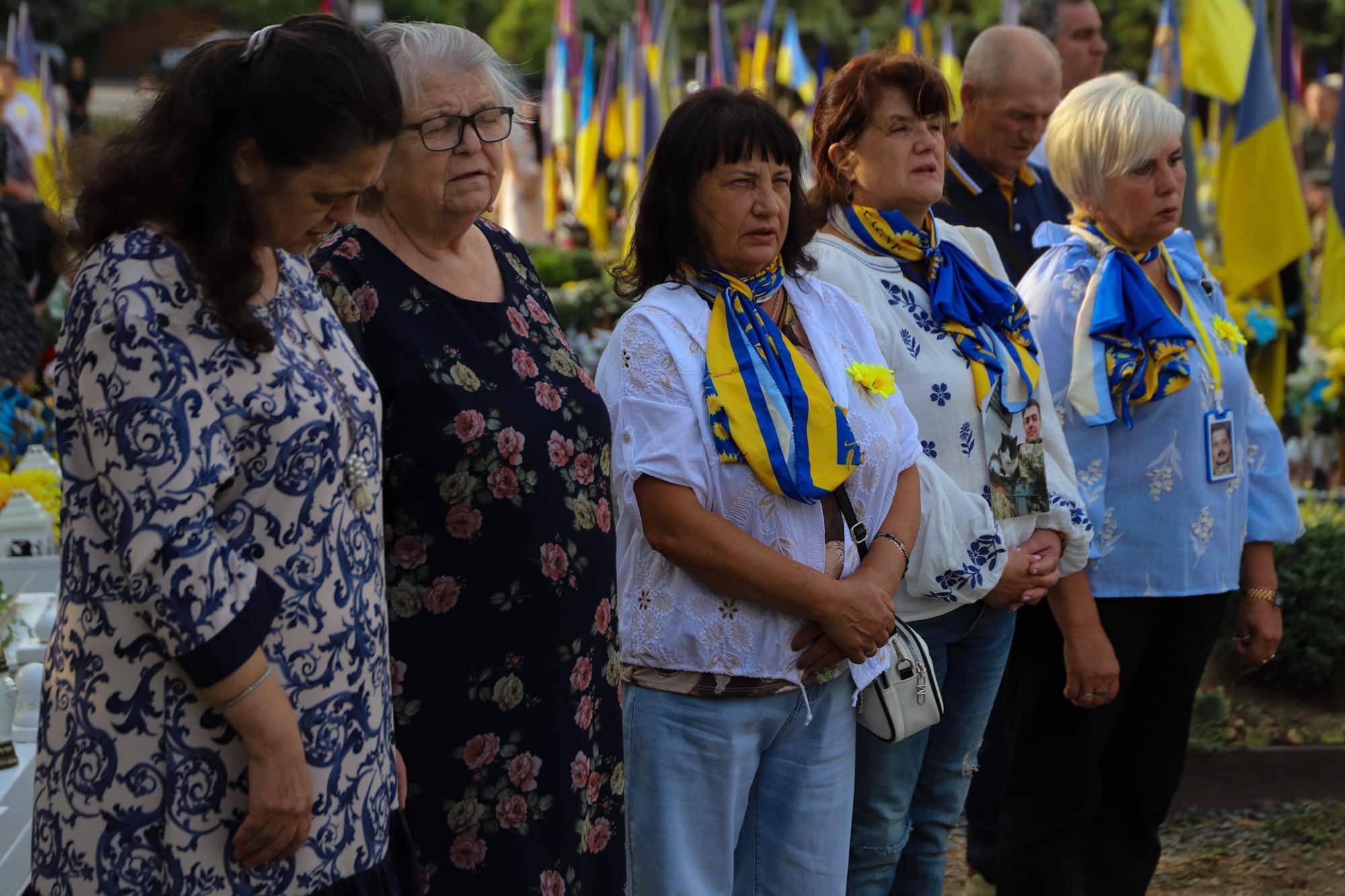 Пам’ятаємо тих, хто віддав життя за Україну – сьогодні Ужгород разом із усією Україною вшановує полеглих захисників
