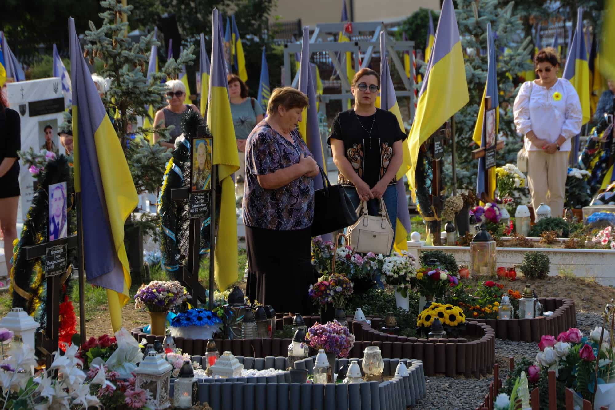 Пам’ятаємо тих, хто віддав життя за Україну – сьогодні Ужгород разом із усією Україною вшановує полеглих захисників