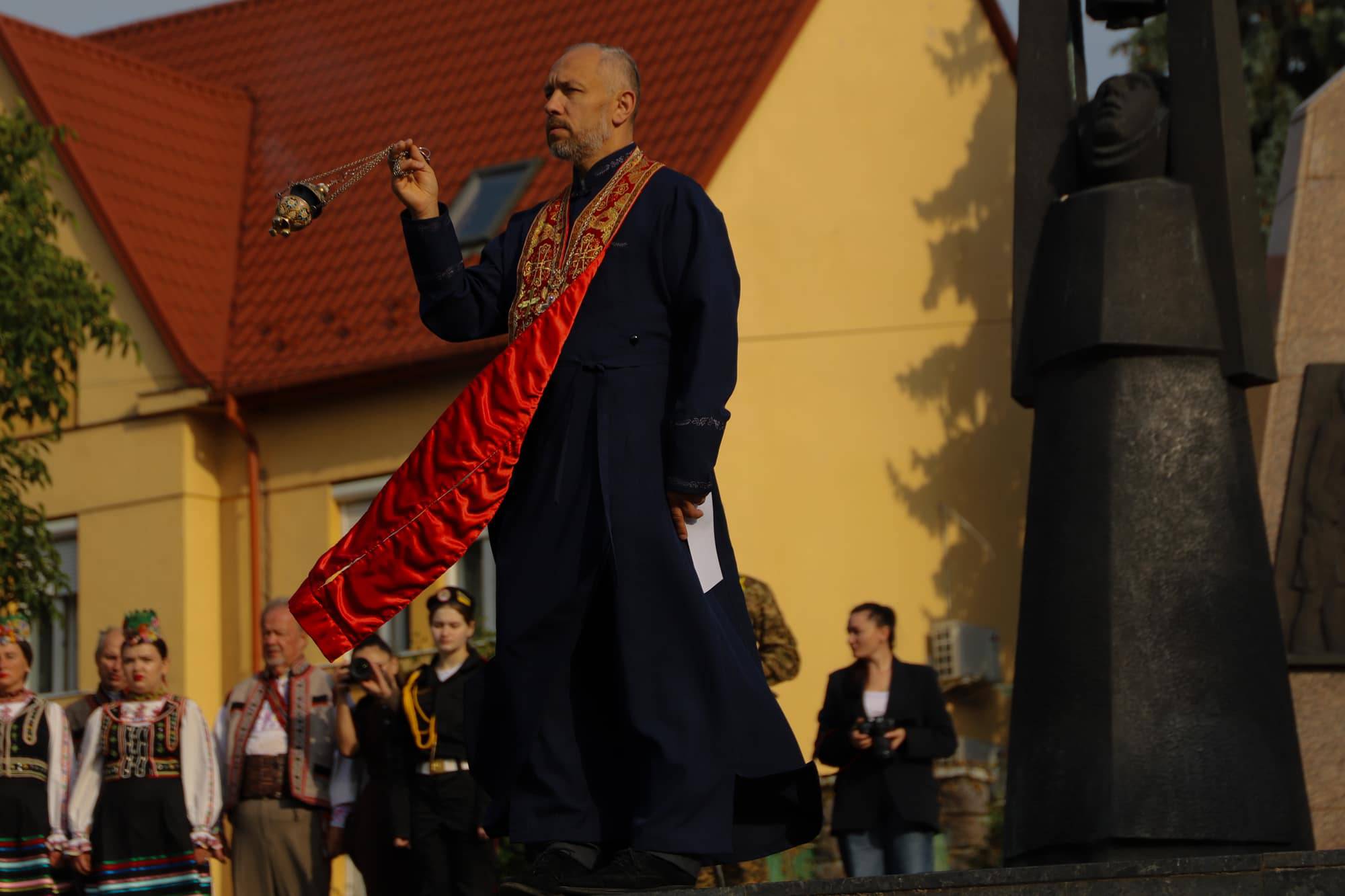 Пам’ятаємо тих, хто віддав життя за Україну – сьогодні Ужгород разом із усією Україною вшановує полеглих захисників