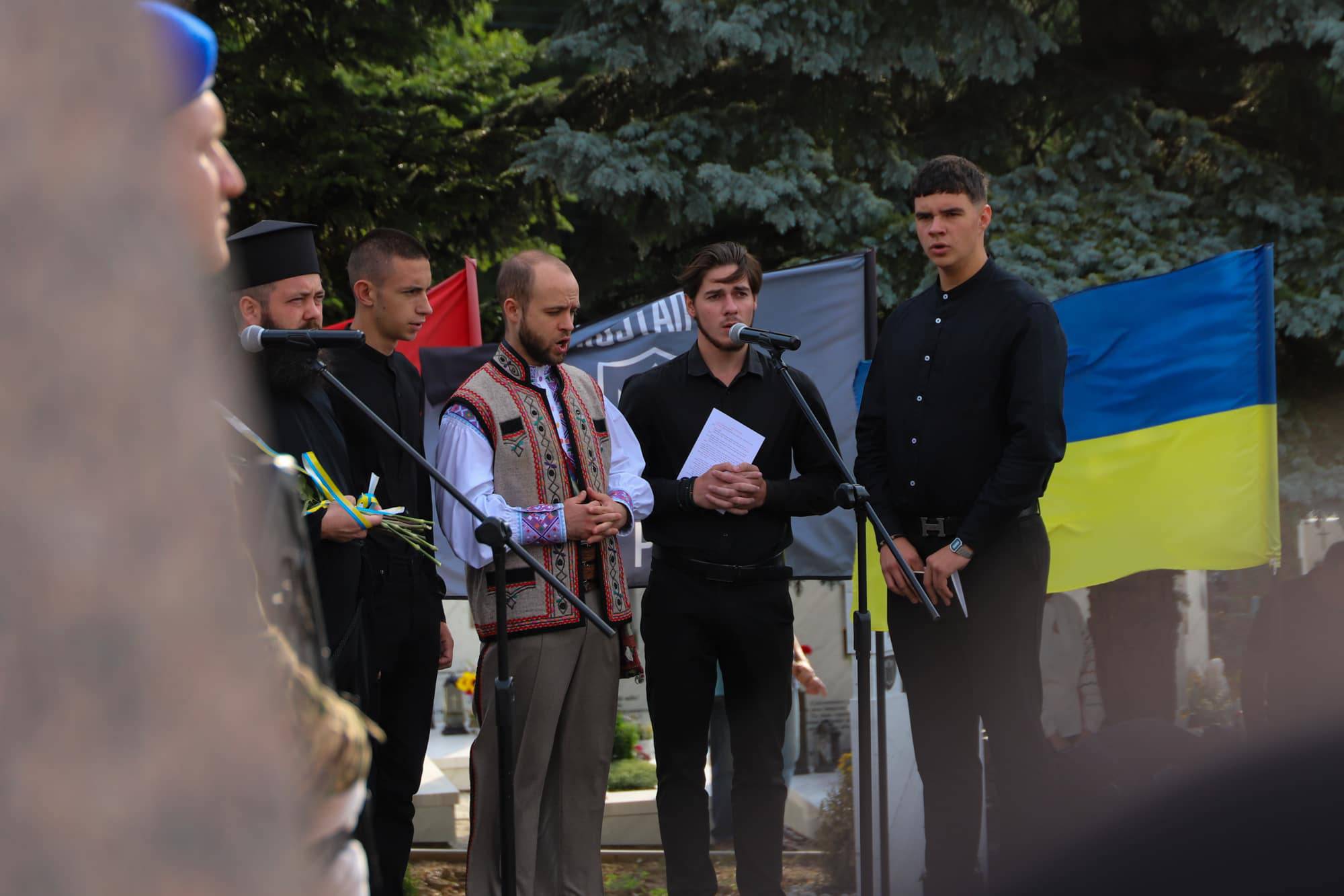Пам’ятаємо тих, хто віддав життя за Україну – сьогодні Ужгород разом із усією Україною вшановує полеглих захисників