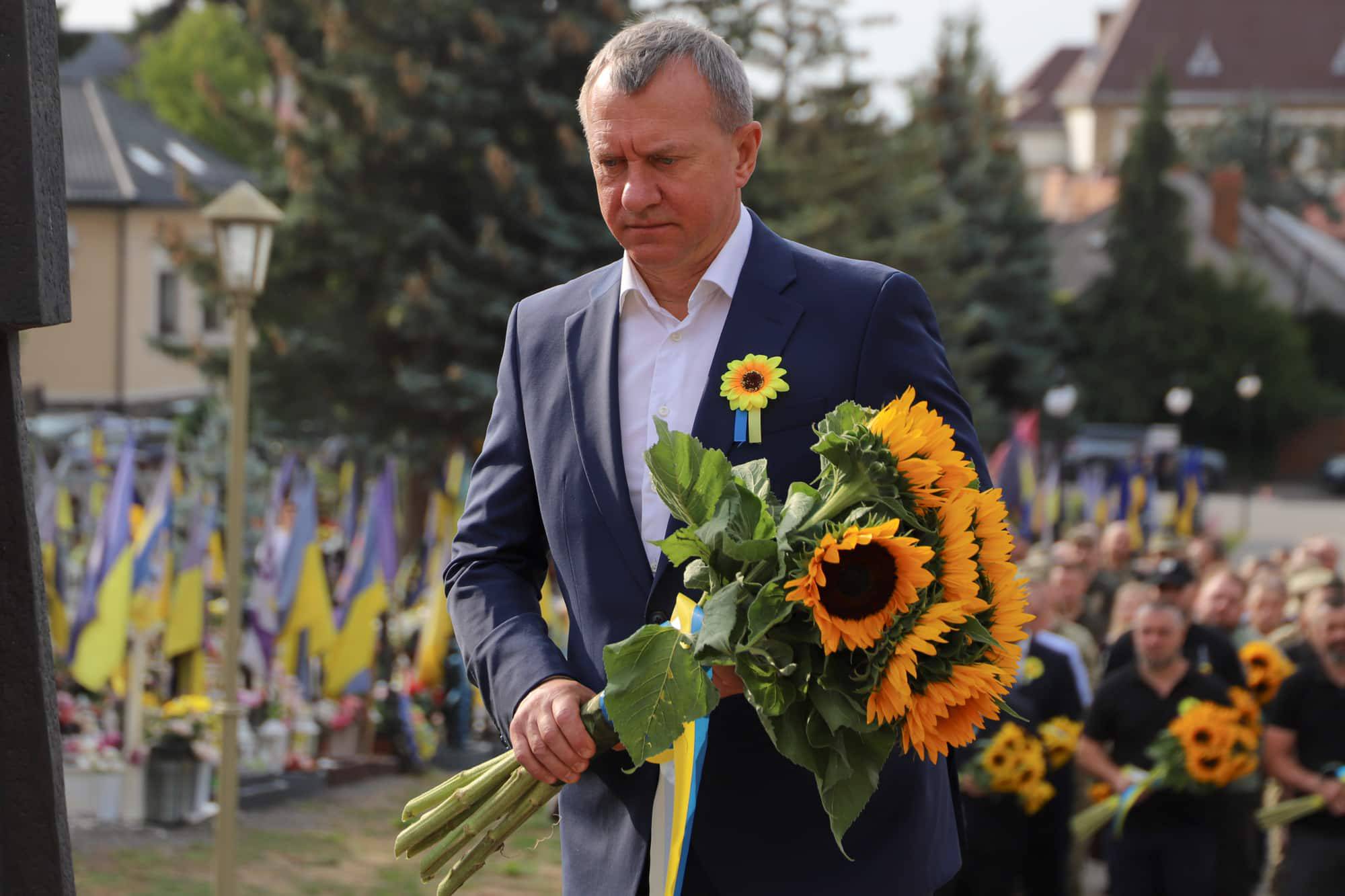 Пам’ятаємо тих, хто віддав життя за Україну – сьогодні Ужгород разом із усією Україною вшановує полеглих захисників