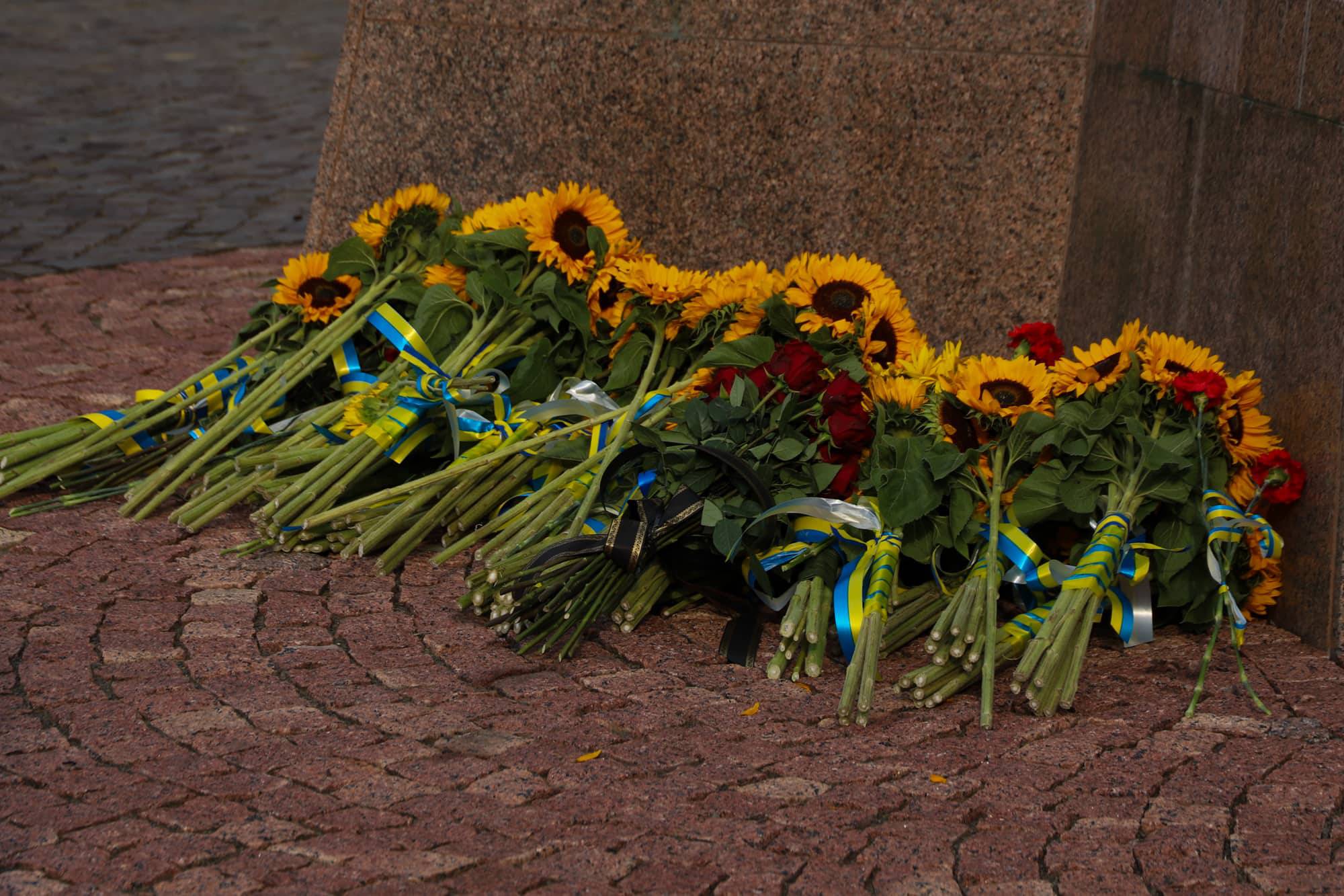 Пам’ятаємо тих, хто віддав життя за Україну – сьогодні Ужгород разом із усією Україною вшановує полеглих захисників