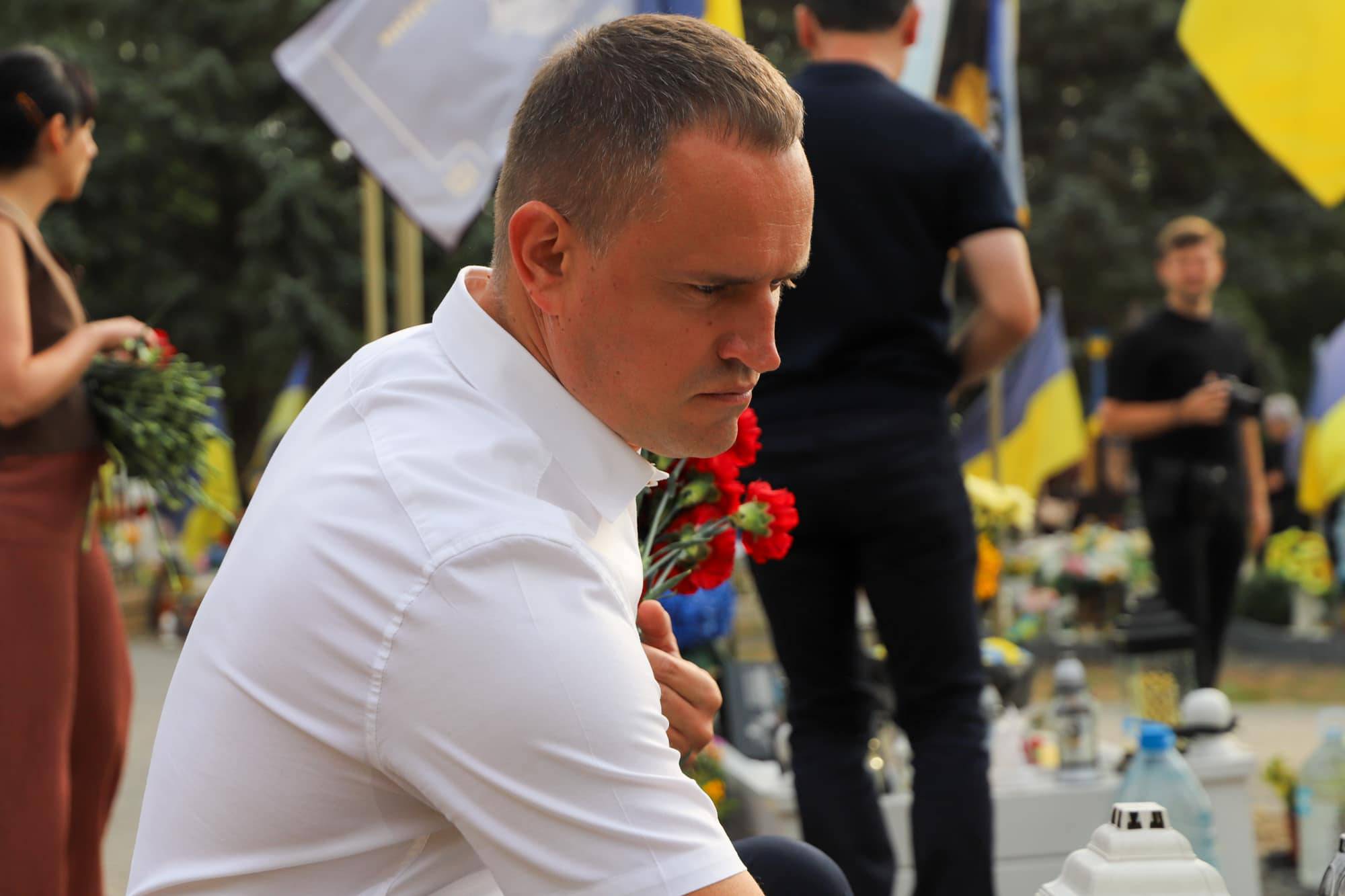 Пам’ятаємо тих, хто віддав життя за Україну – сьогодні Ужгород разом із усією Україною вшановує полеглих захисників