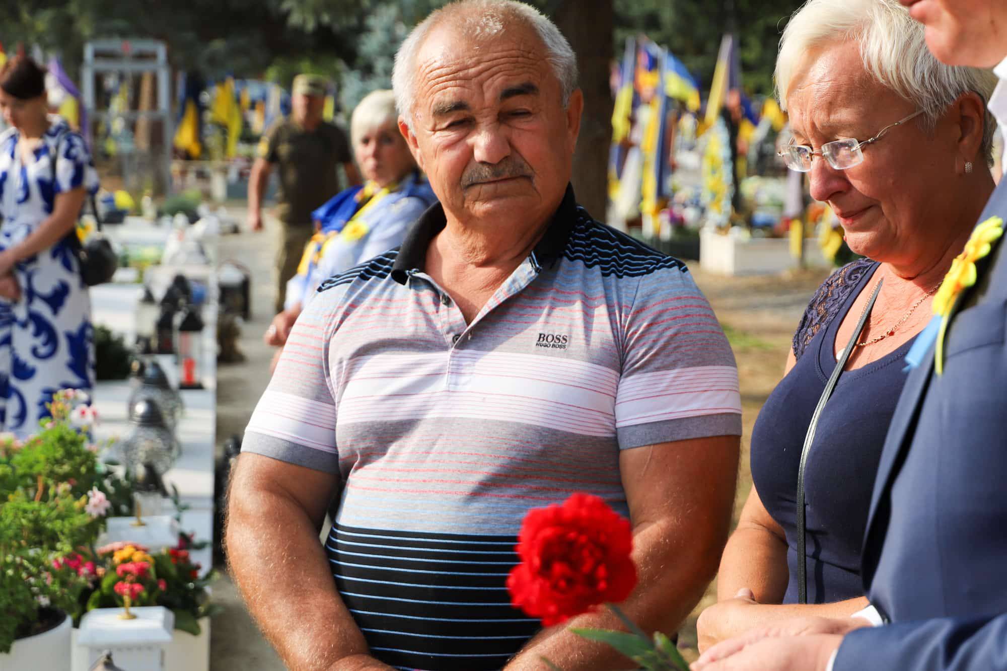 Пам’ятаємо тих, хто віддав життя за Україну – сьогодні Ужгород разом із усією Україною вшановує полеглих захисників