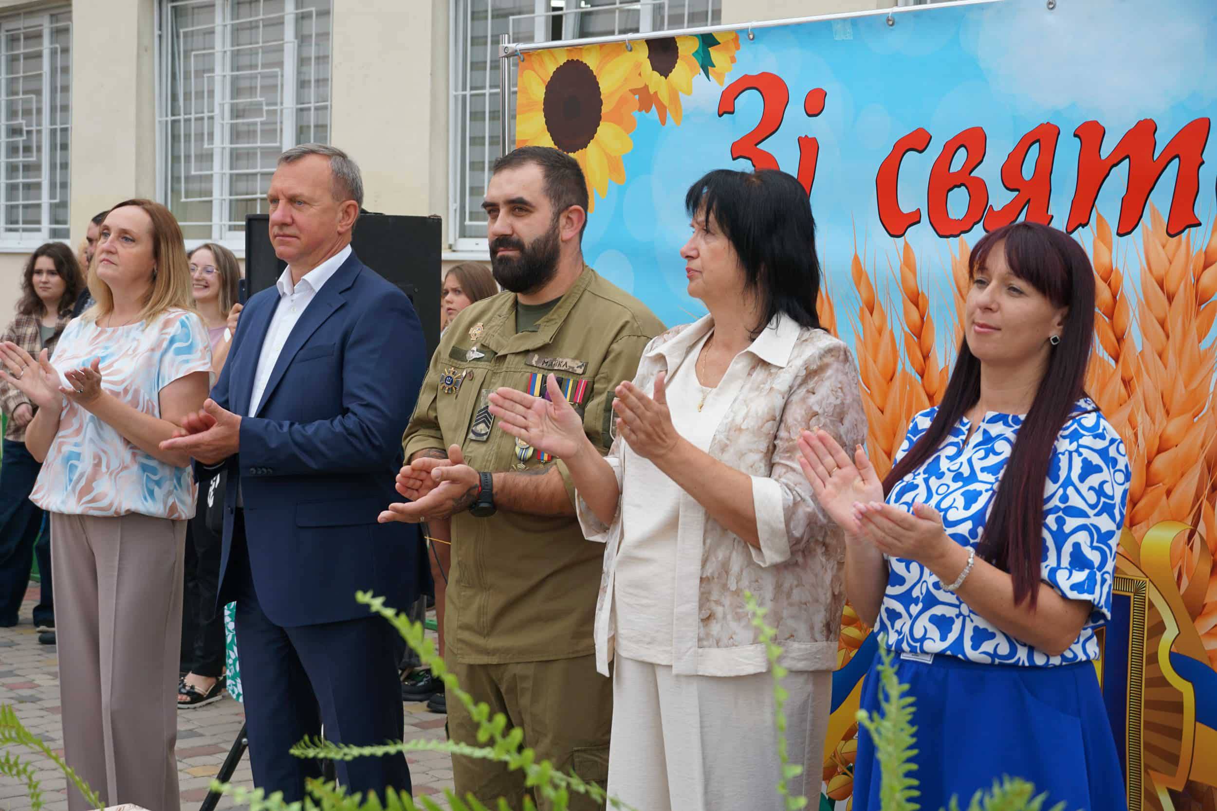 В Ужгороді пролунав перший дзвоник: новий навчальний рік розпочали понад 17 тисяч дітей