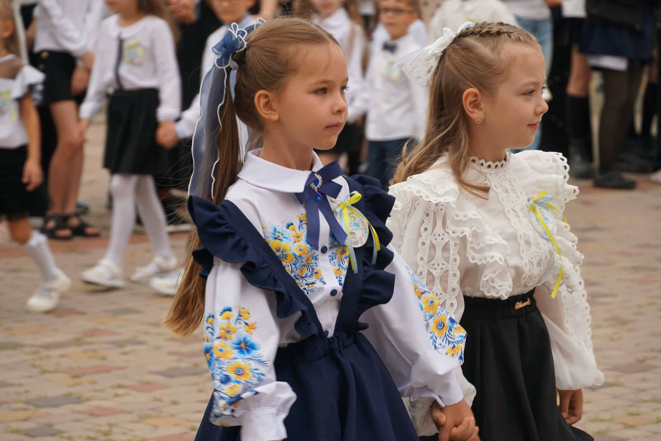 В Ужгороді пролунав перший дзвоник: новий навчальний рік розпочали понад 17 тисяч дітей