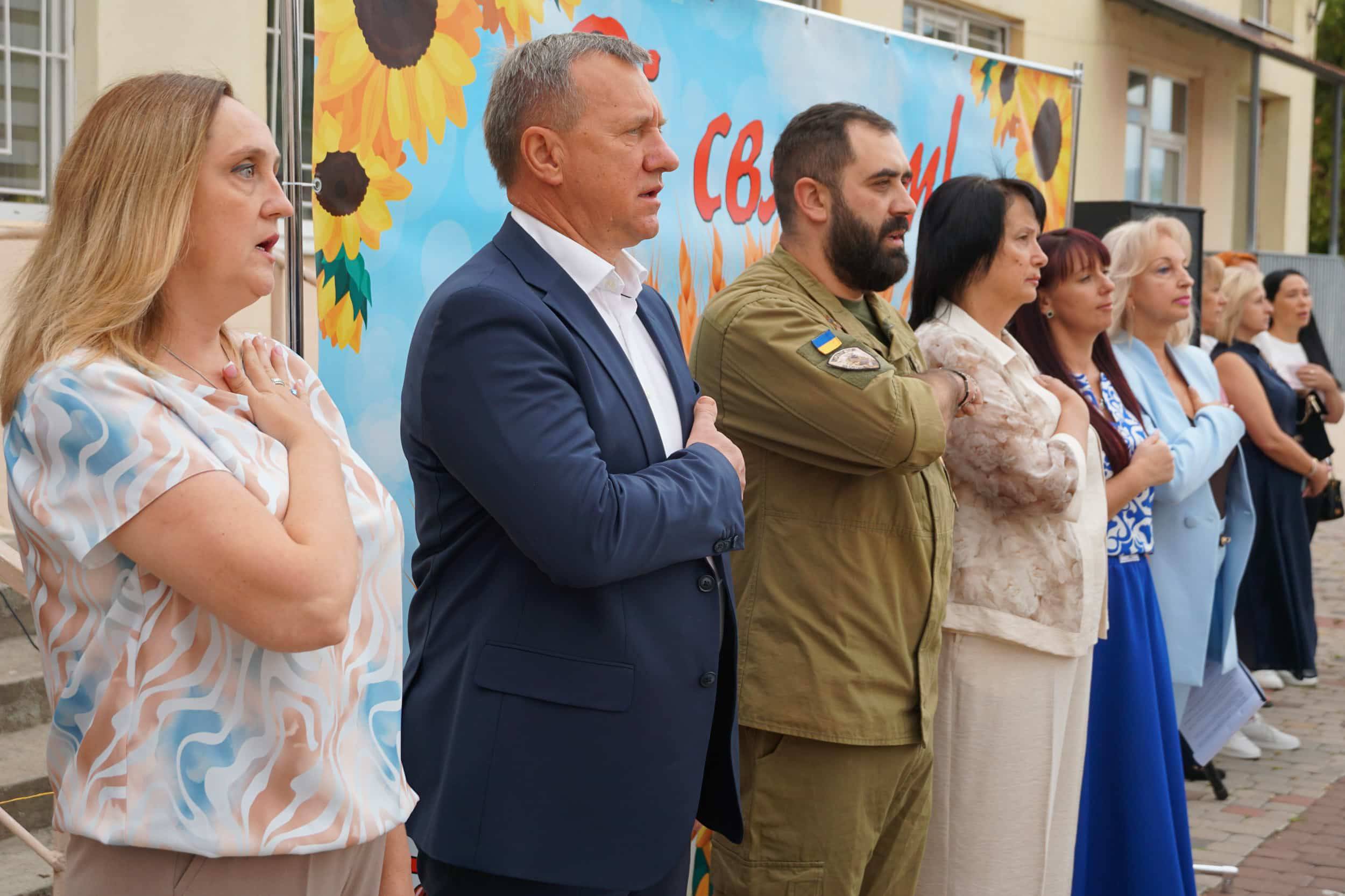 В Ужгороді пролунав перший дзвоник: новий навчальний рік розпочали понад 17 тисяч дітей