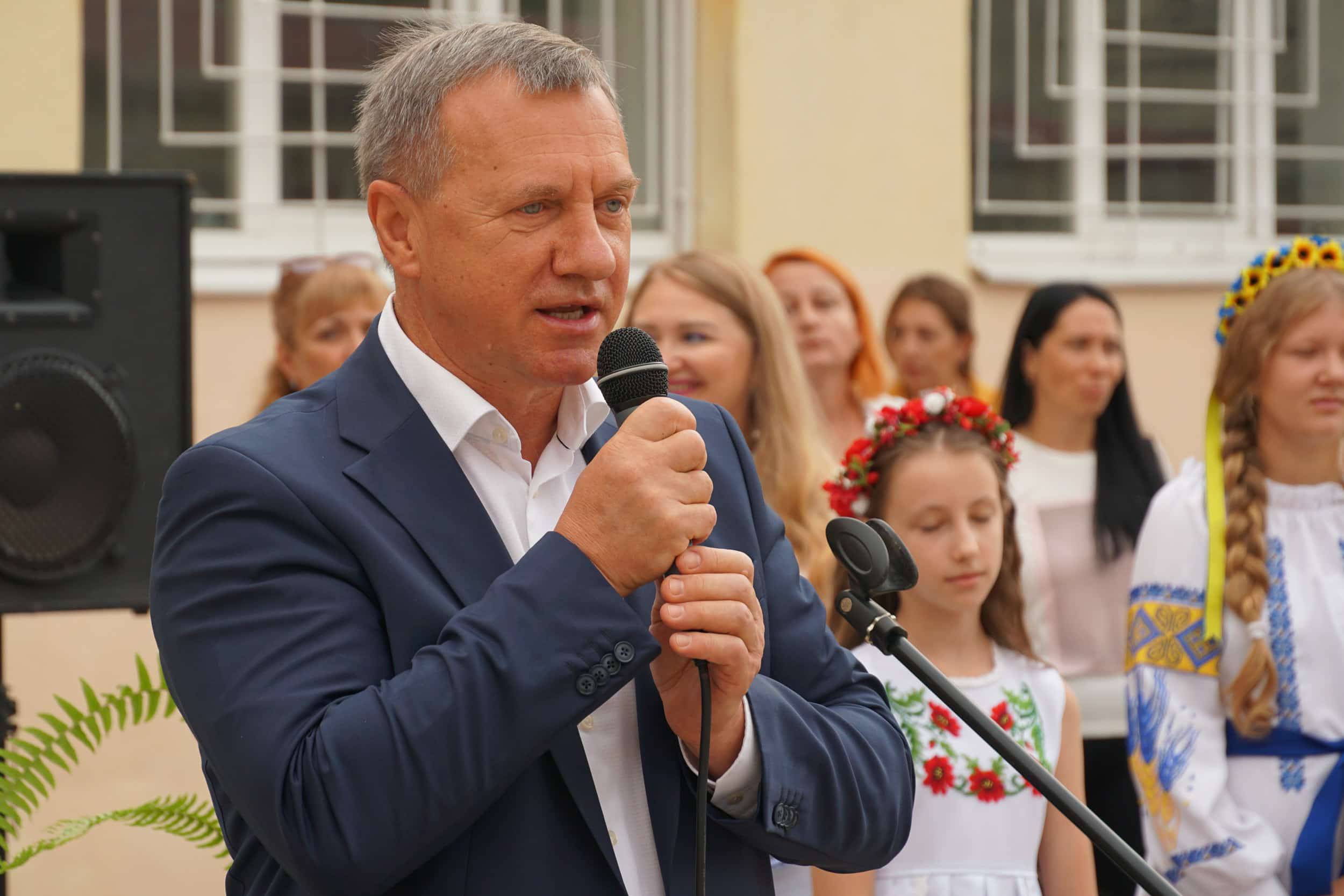 В Ужгороді пролунав перший дзвоник: новий навчальний рік розпочали понад 17 тисяч дітей