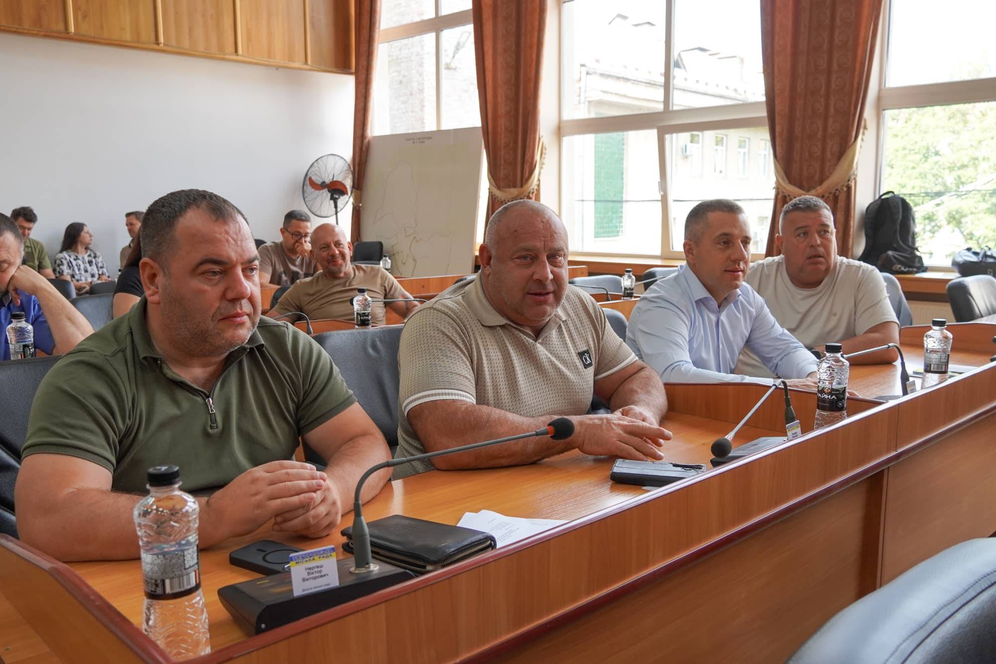 На позачерговій сесії 92 полеглим захисникам присвоїли звання «Почесний громадянин Ужгорода»