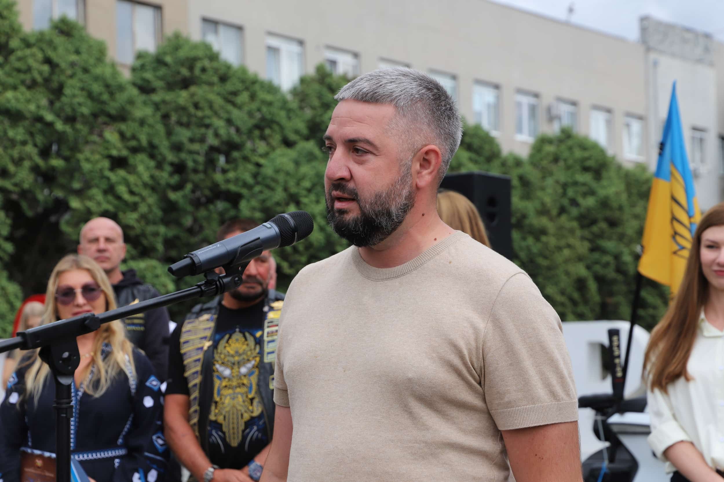 Прапори 26 країн і 25-метровий прапор України: в Ужгороді відбувся «Парад націй» Gold Wing