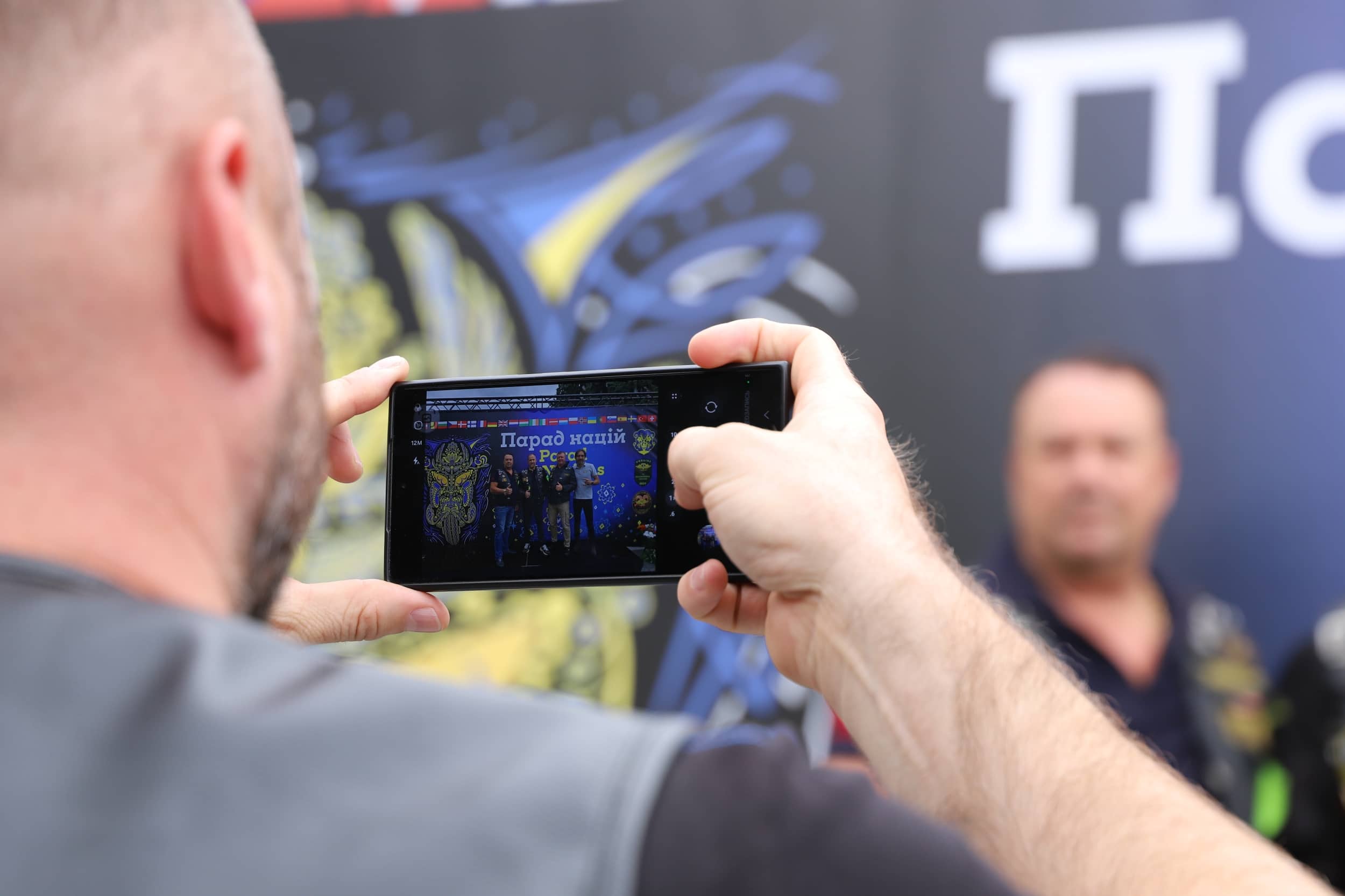 Прапори 26 країн і 25-метровий прапор України: в Ужгороді відбувся «Парад націй» Gold Wing