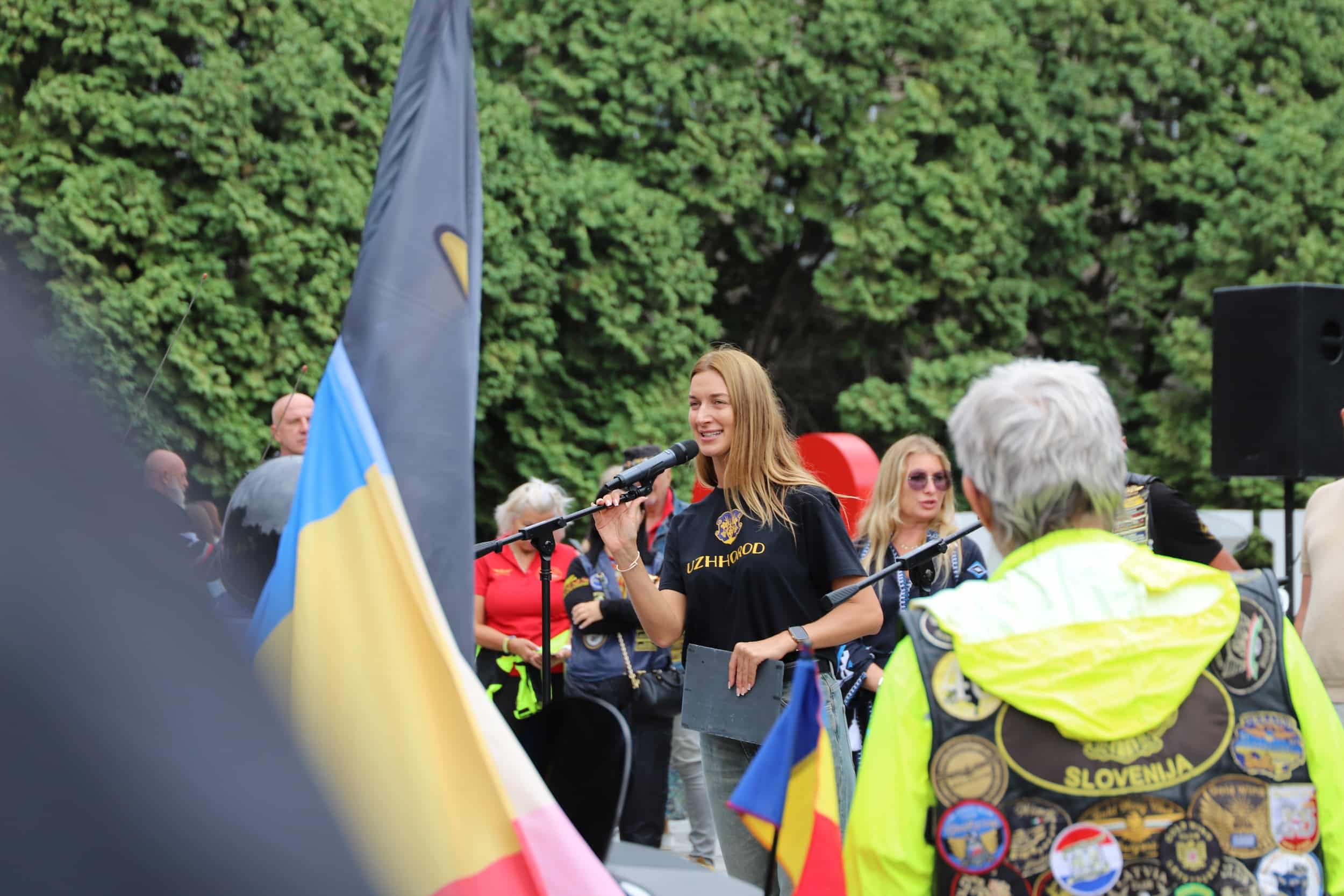 Прапори 26 країн і 25-метровий прапор України: в Ужгороді відбувся «Парад націй» Gold Wing
