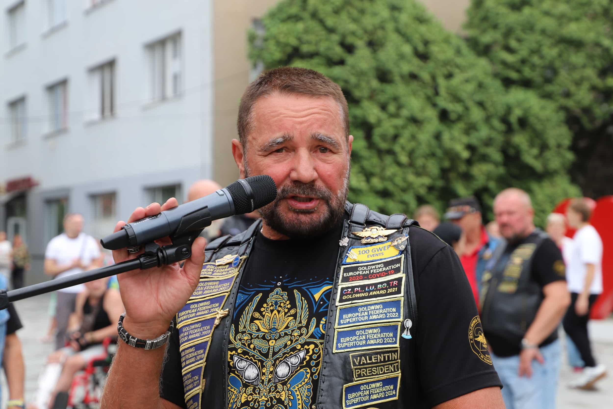Прапори 26 країн і 25-метровий прапор України: в Ужгороді відбувся «Парад націй» Gold Wing