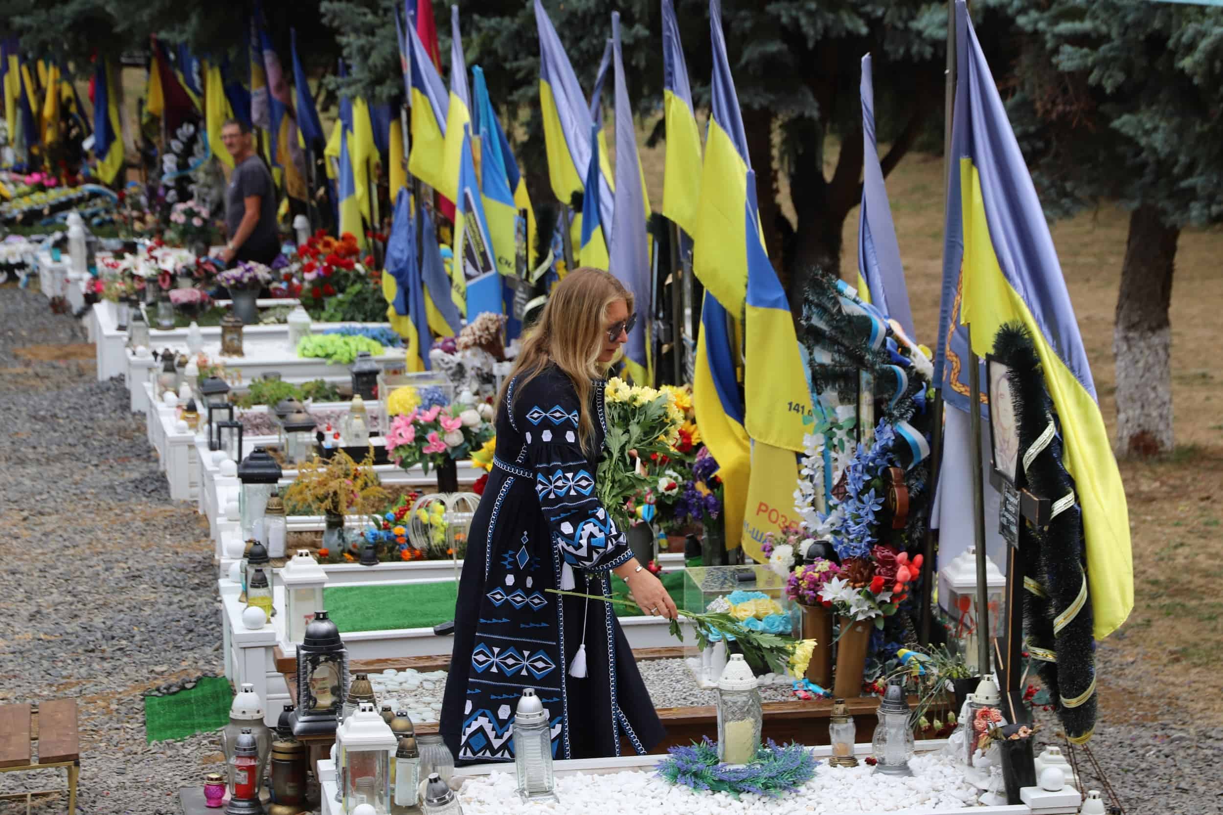 Прапори 26 країн і 25-метровий прапор України: в Ужгороді відбувся «Парад націй» Gold Wing