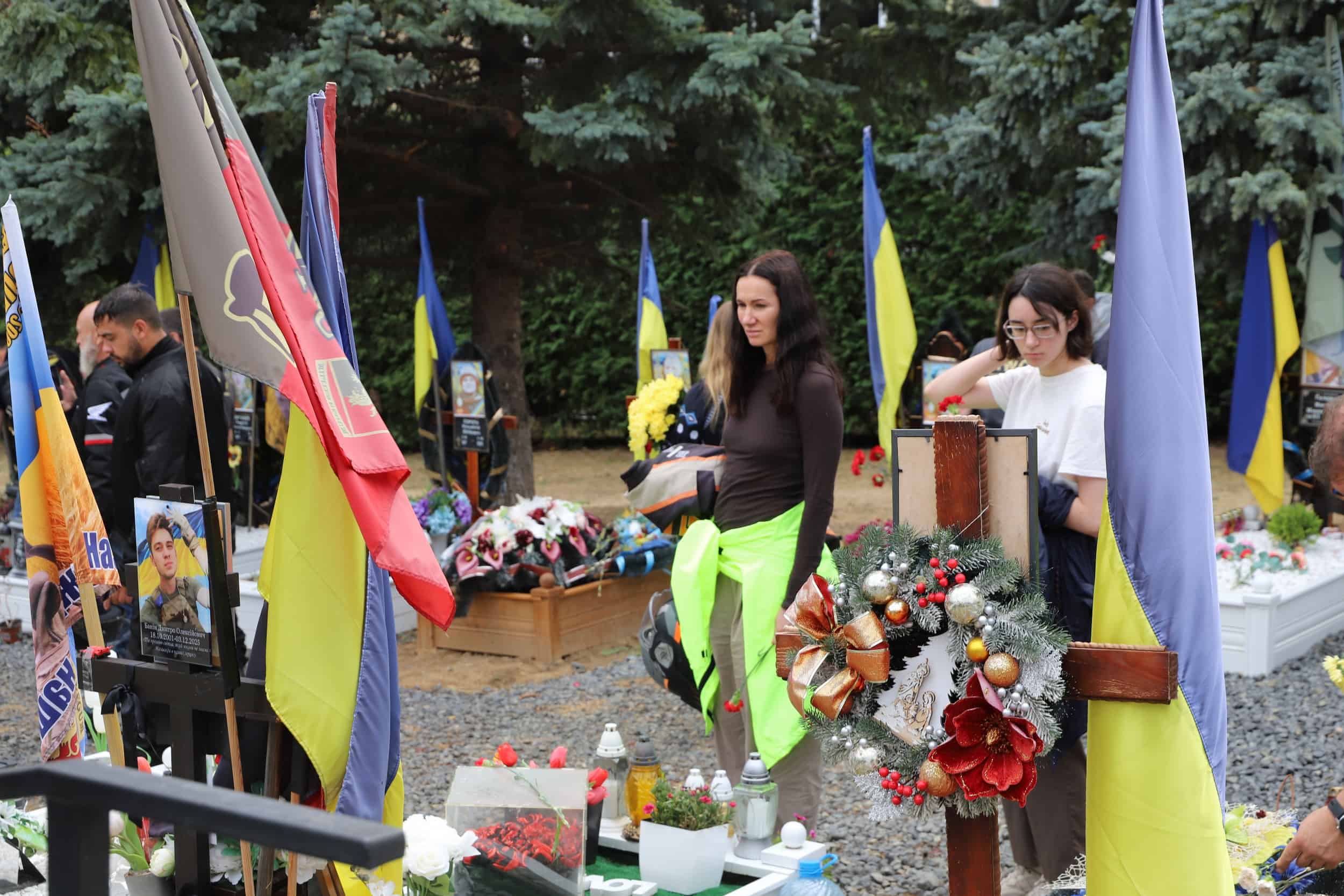 Прапори 26 країн і 25-метровий прапор України: в Ужгороді відбувся «Парад націй» Gold Wing